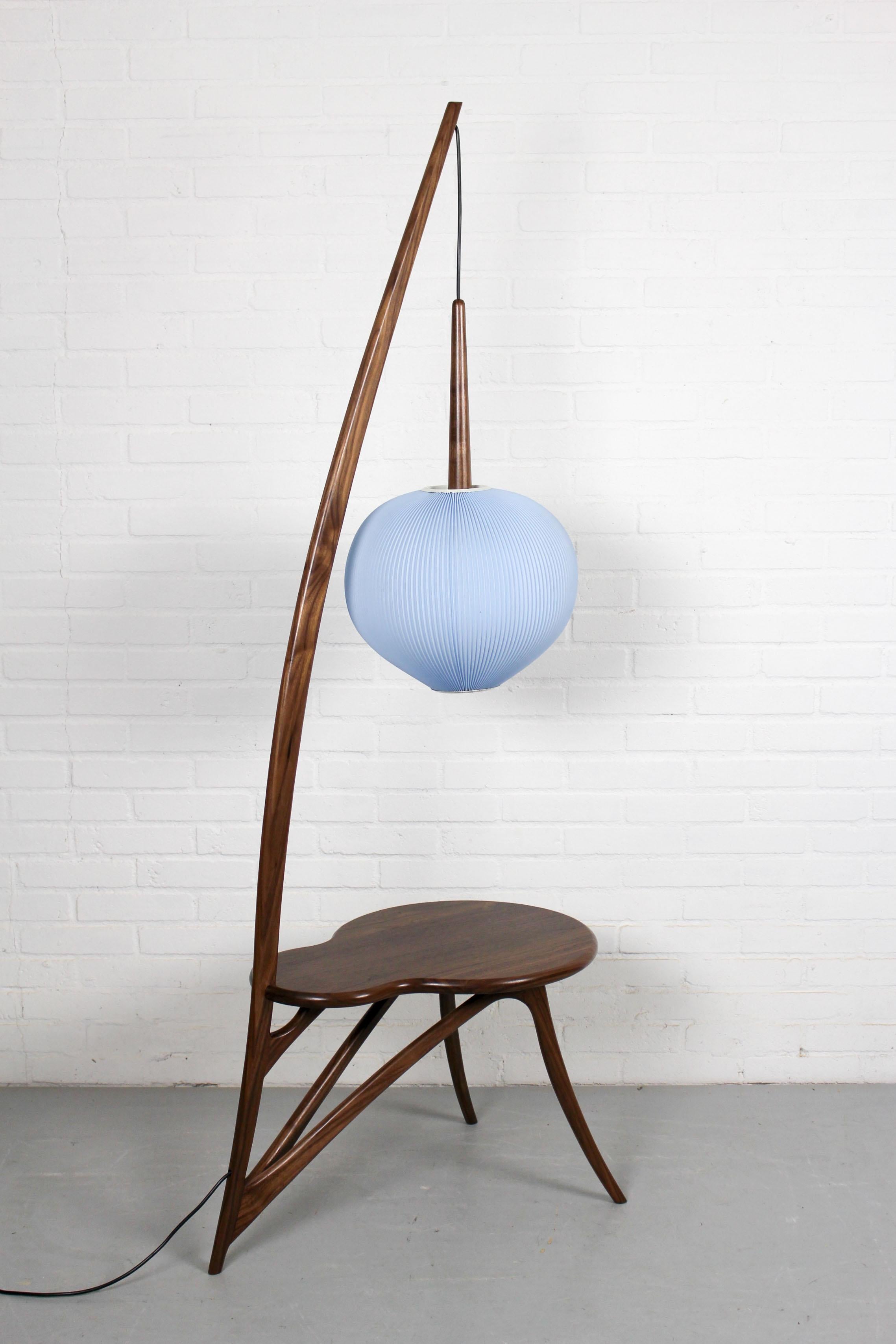 This original plissee lamp has an organically shaped American nut foot with attached table so it can be used as standing floor lamp. The blue lamp itself is in original and good condition. Dimensions: 170cm H, 68 D, 42 W.
  
