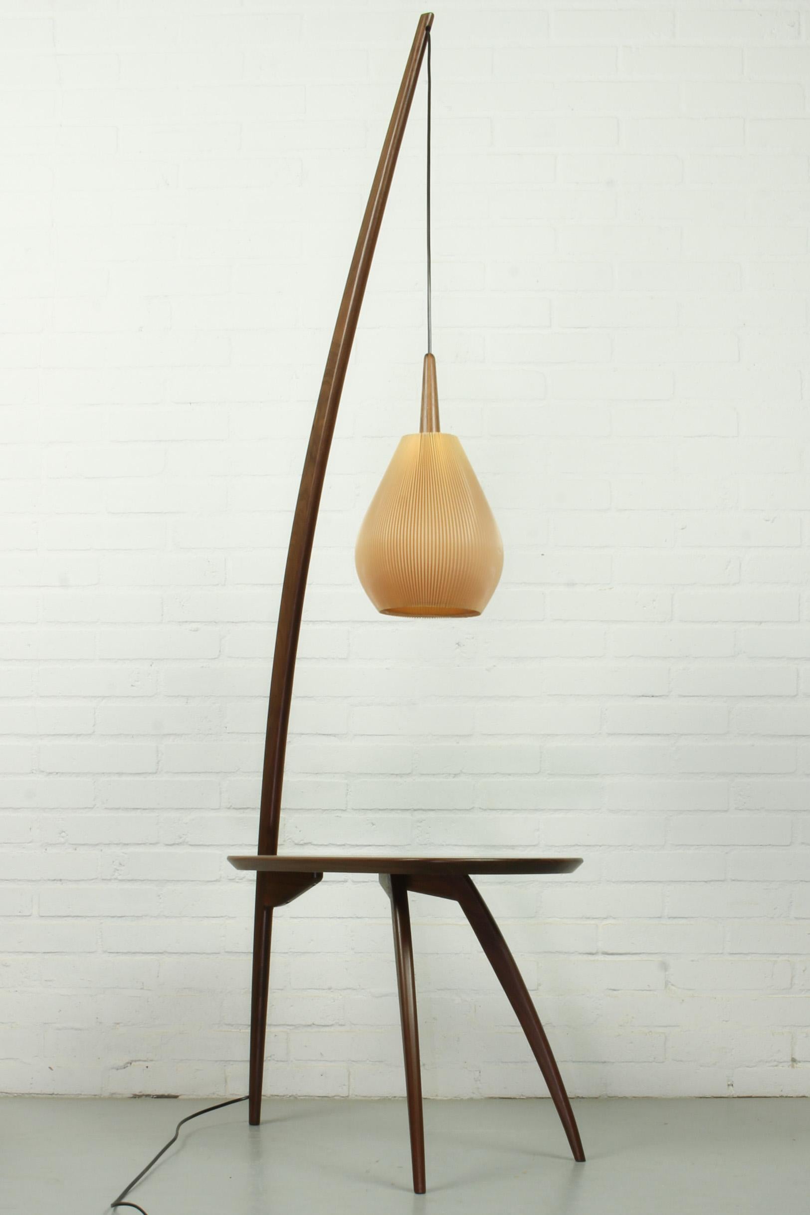 Mid-Century Modern Floor Lamp and American Nut Table In Good Condition In Appeltern, Gelderland