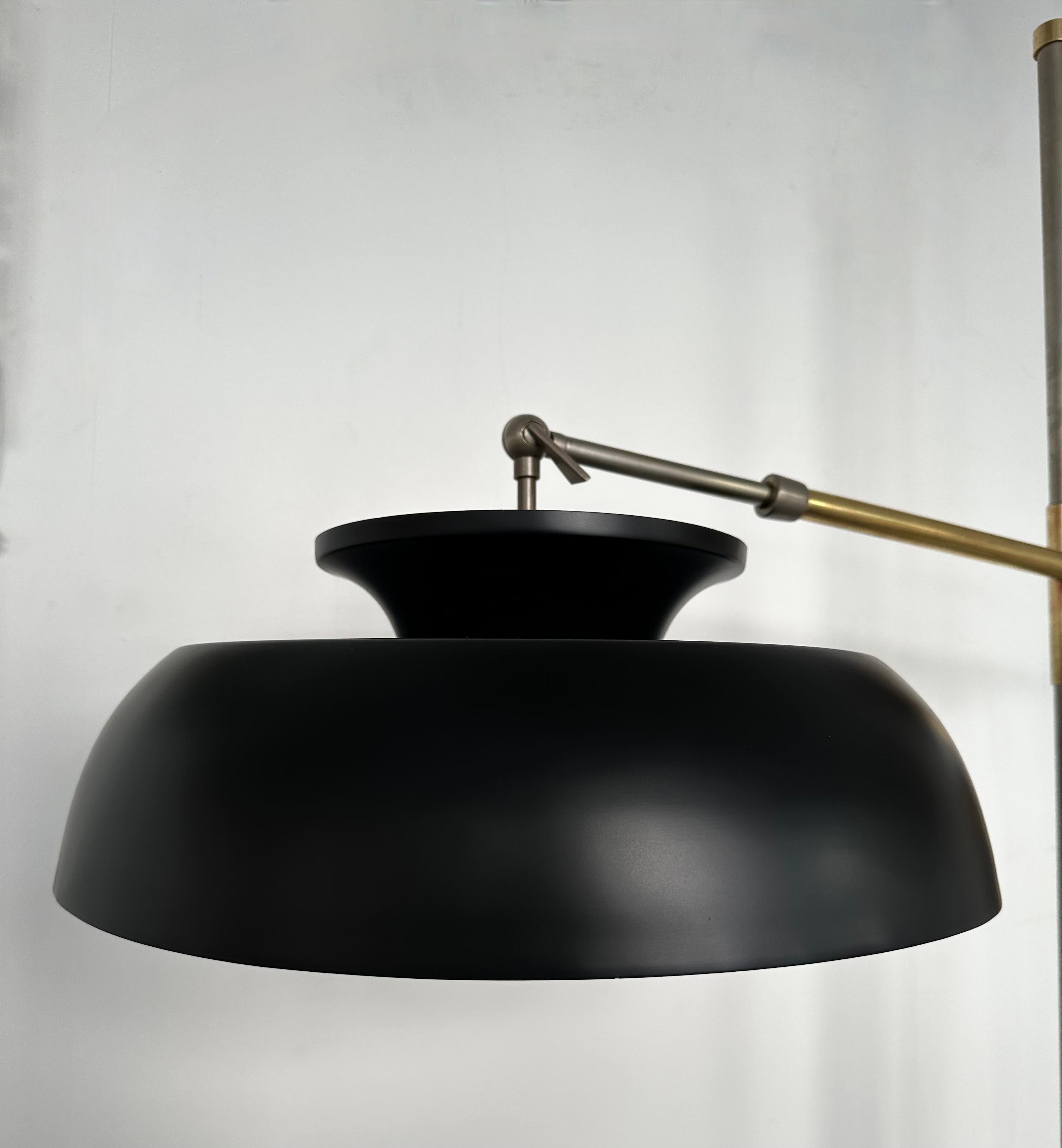 Lampadaire en métal laqué laiton de style mi-siècle moderne, Lumi, Italie, années 1950 Bon état - En vente à SAINT-OUEN, FR