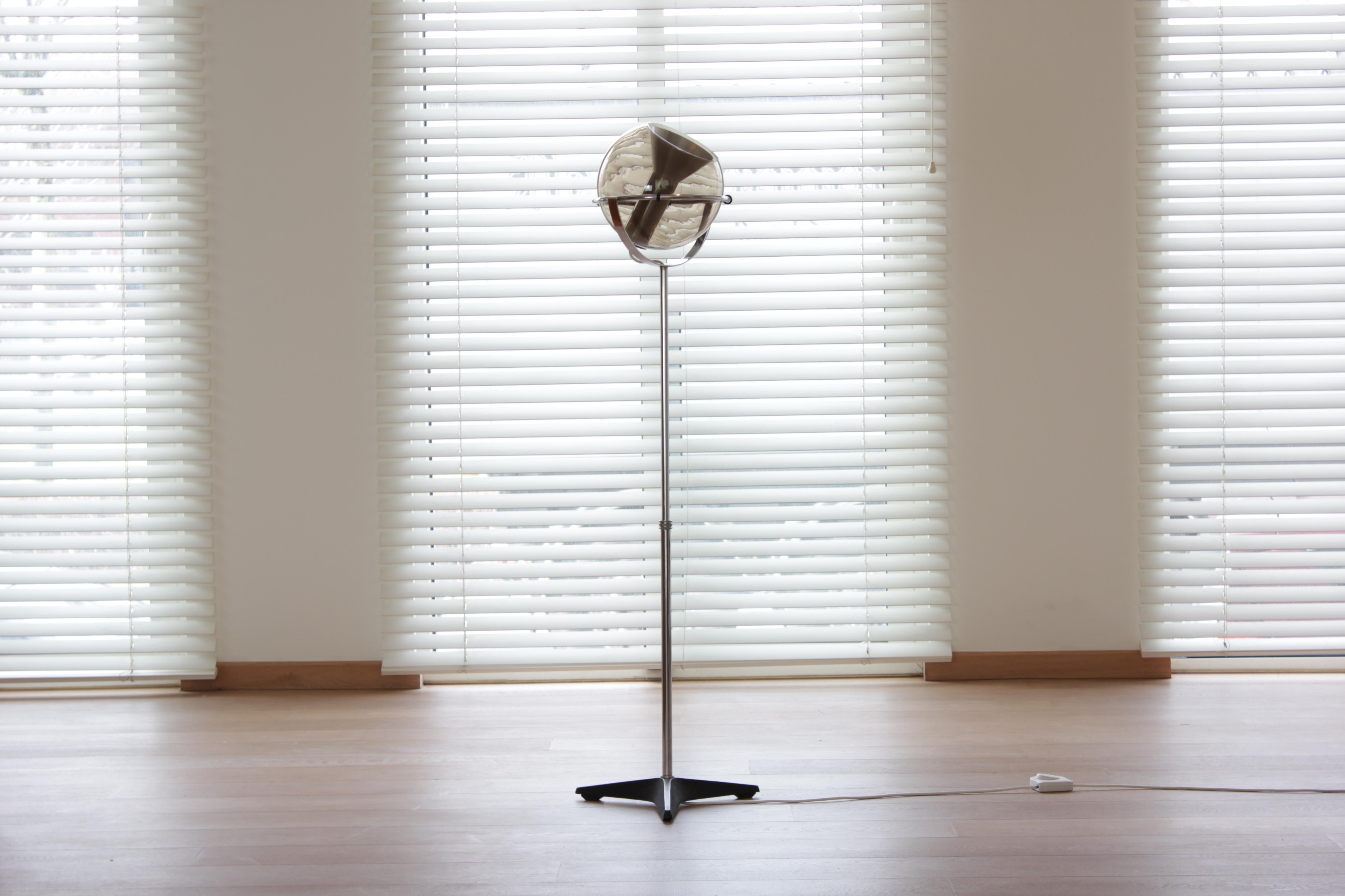 Dutch Mid Century Modern Floor lamp by Frank Ligtelijn for Raak, 1960s For Sale