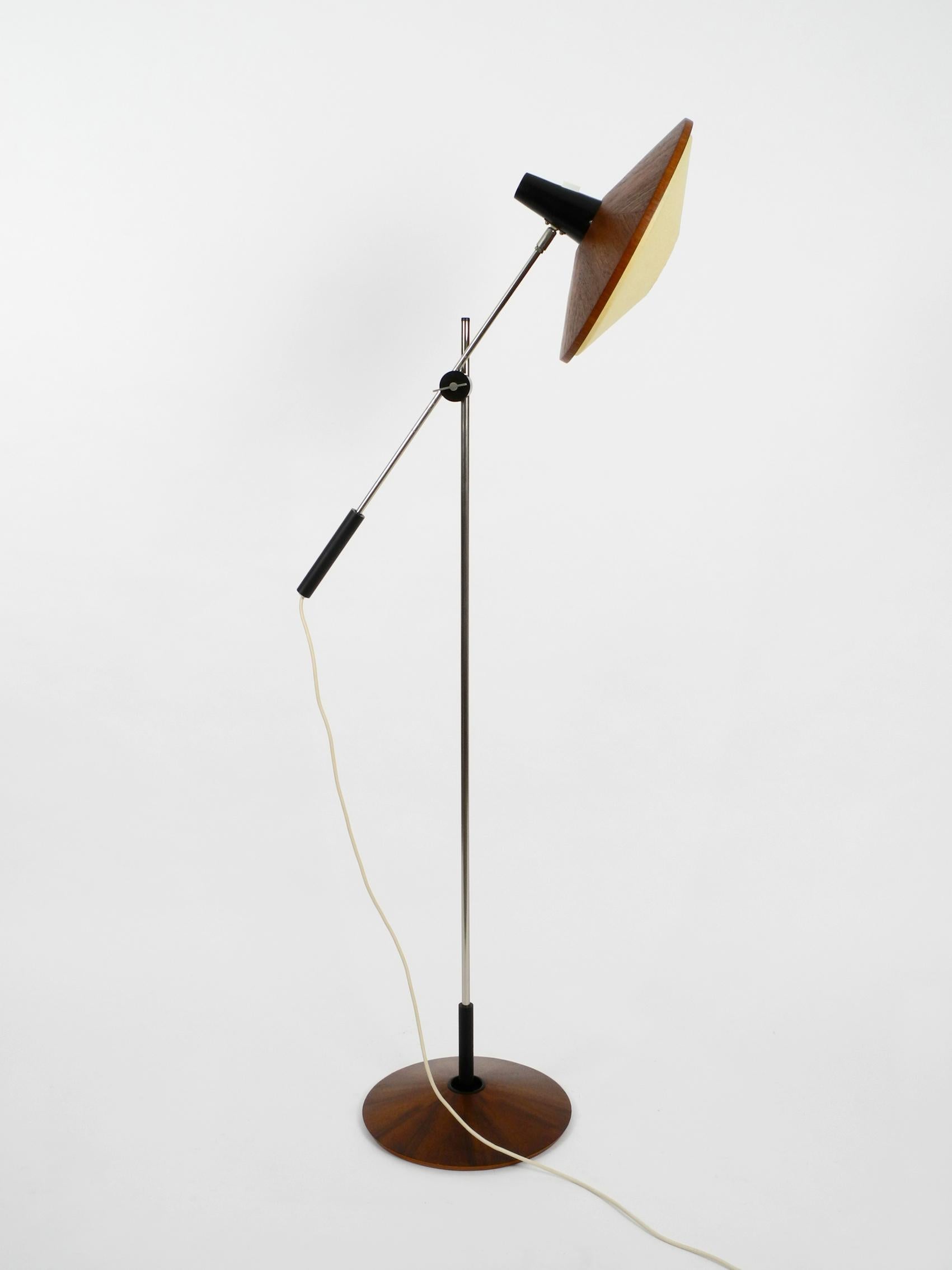 Mid-Century Modern Lampadaire moderne du milieu du siècle dernier de George Frydman pour Temde avec placage en teck