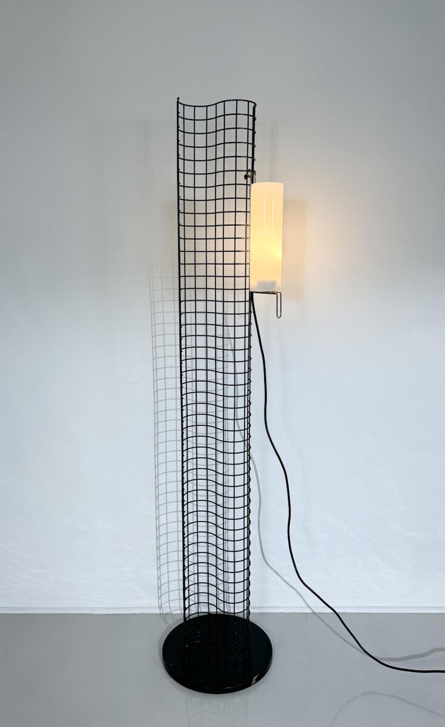Moderne Stehlampe aus der Mitte des Jahrhunderts von Gianfranco Frattini (Metall) im Angebot