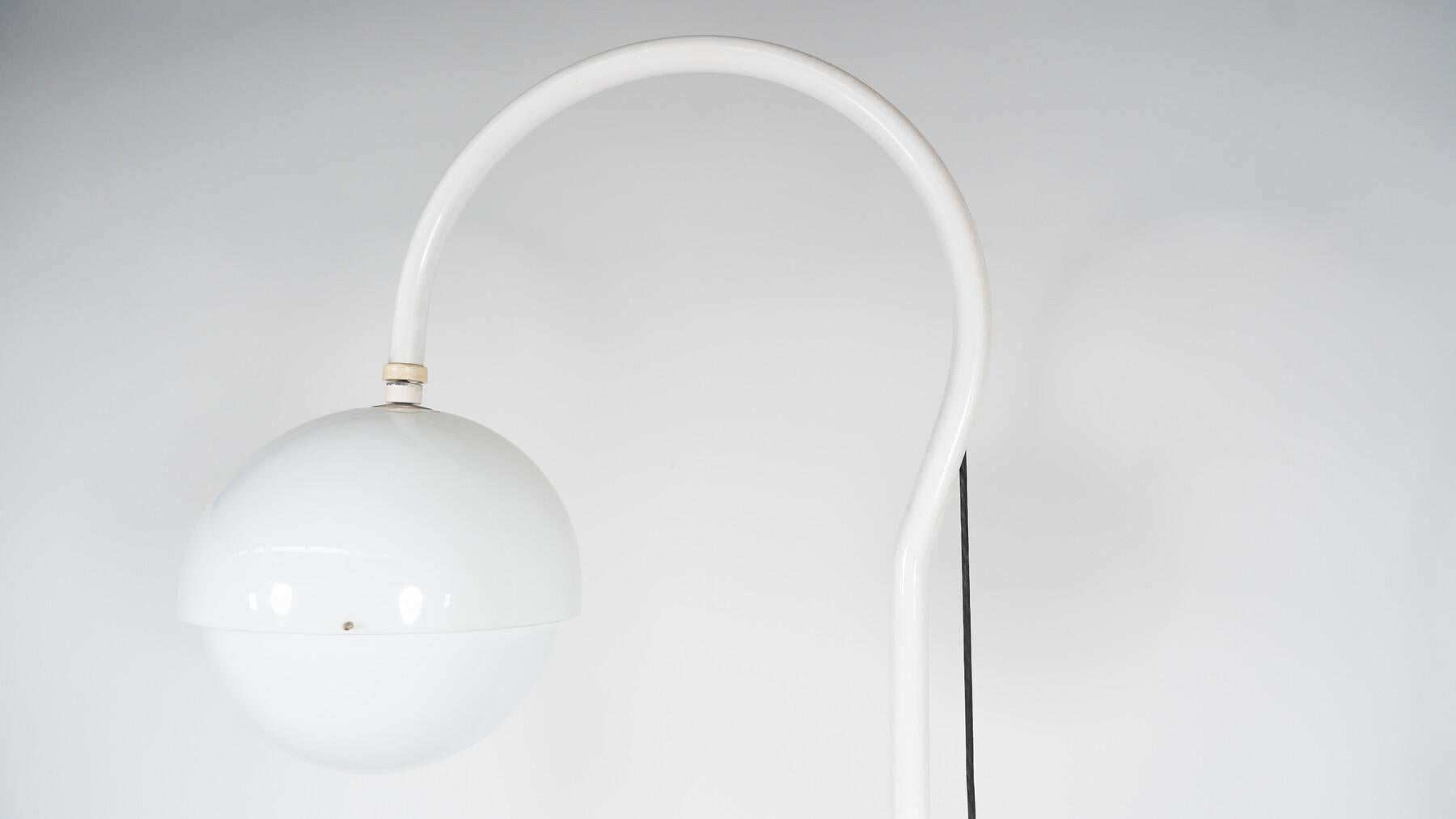 Mid-Century Modern Floor Lamp by Luigi Bandini Buti for Kartell, 1960s, Italy In Good Condition For Sale In Brussels, BE