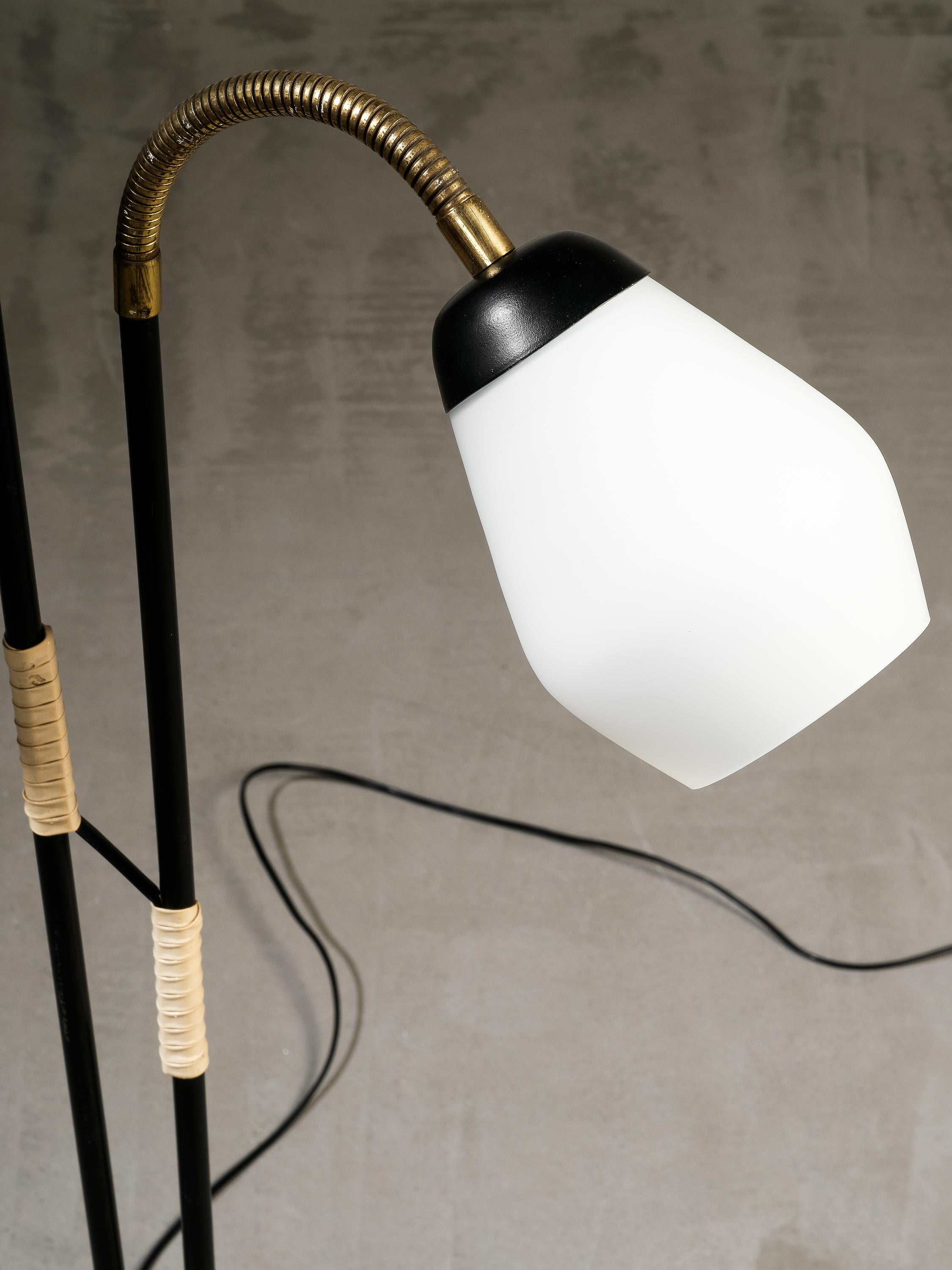 Mid-Century Modern Floor Lamp by Valinte, Finland, 1950s In Good Condition For Sale In Karis, Nyland