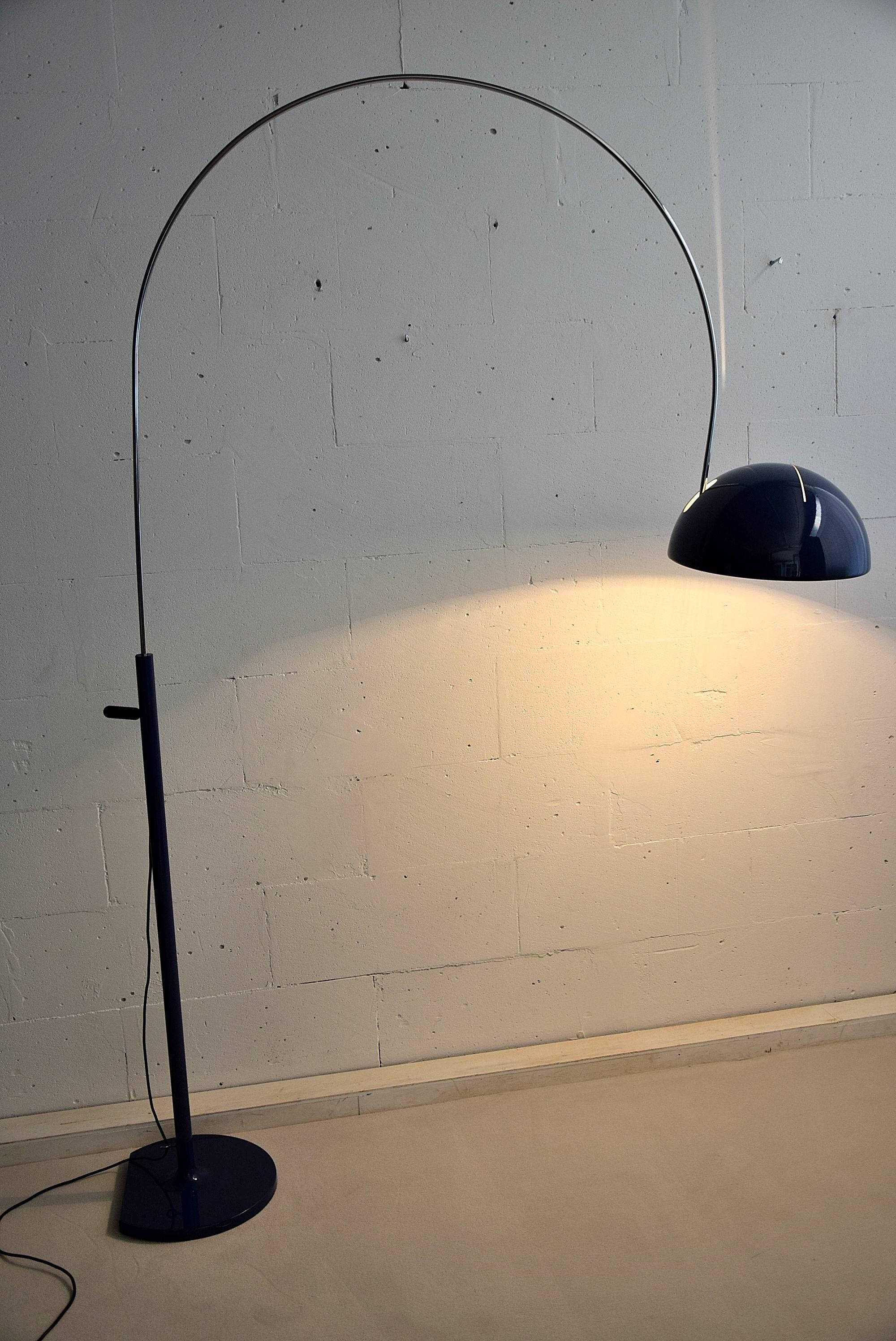 Mid century Modern Floor Lamp Coupé 3320/R Joe Colombo  In Good Condition For Sale In Weesp, NL