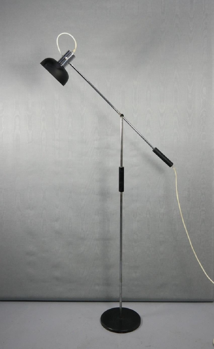 Mid-Century Modern floor lamp with tiltable, adjustable head- good condition and in working order.
