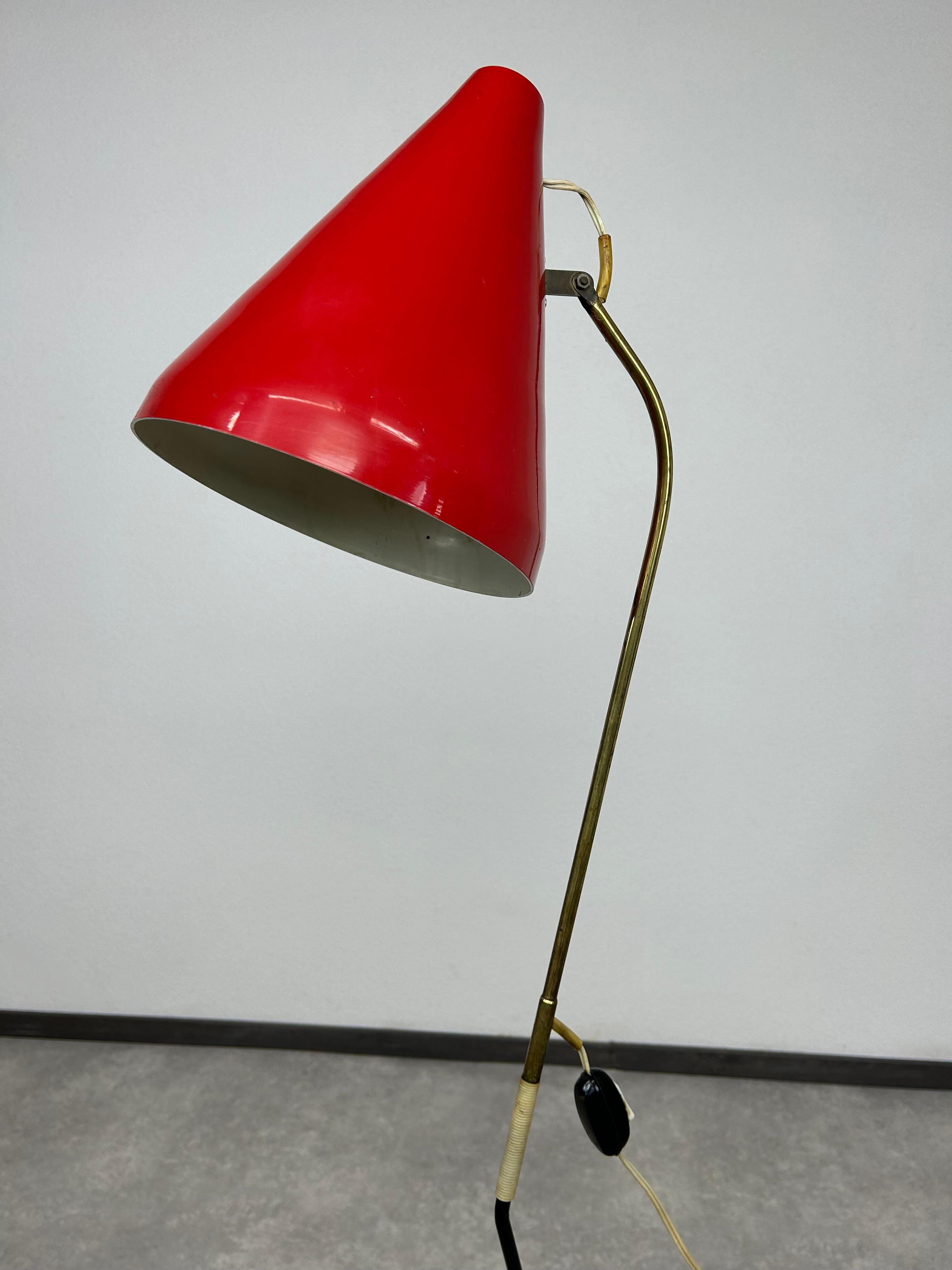 Lampada da terra moderna di metà secolo in ottime condizioni originali con segni d'uso.