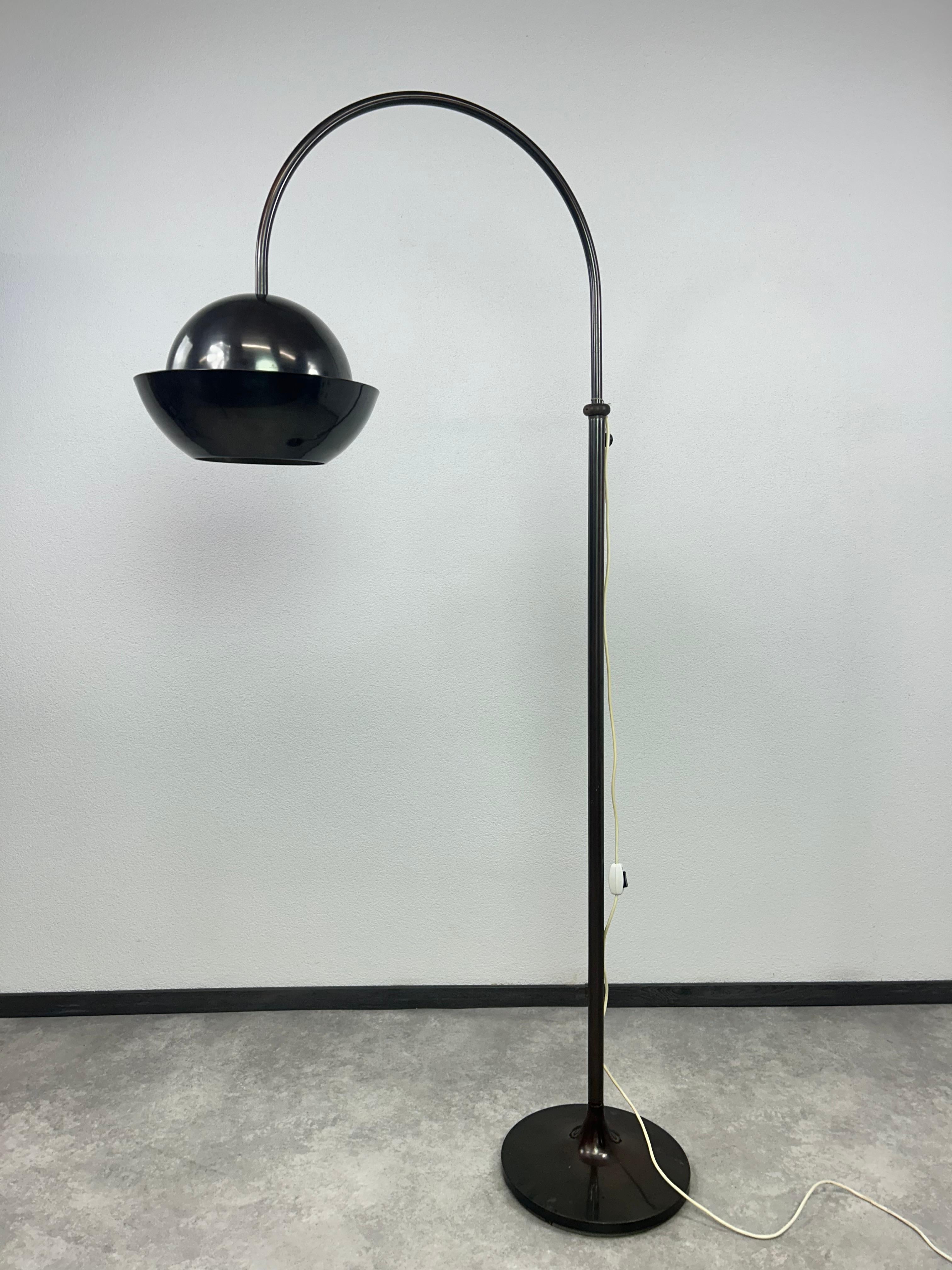 Lampada da terra moderna di metà secolo in ottime condizioni originali.