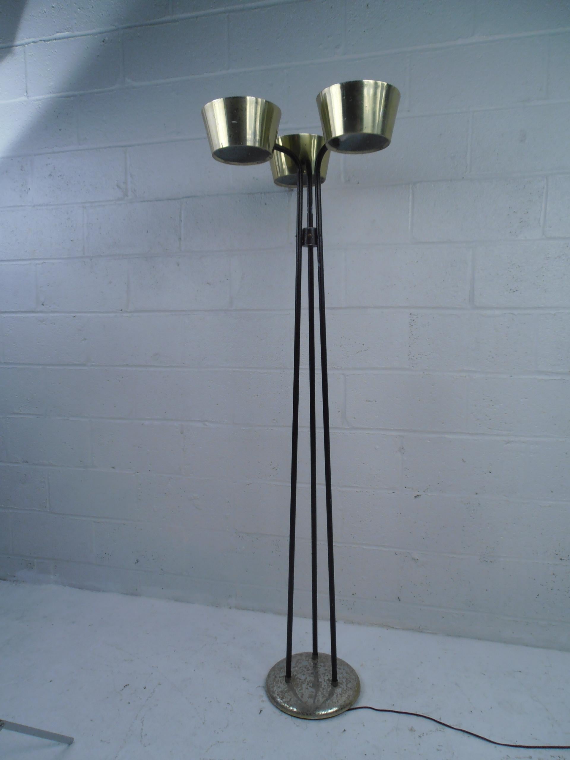 Mid-Century Modern Floor Lamp In Good Condition For Sale In Brooklyn, NY