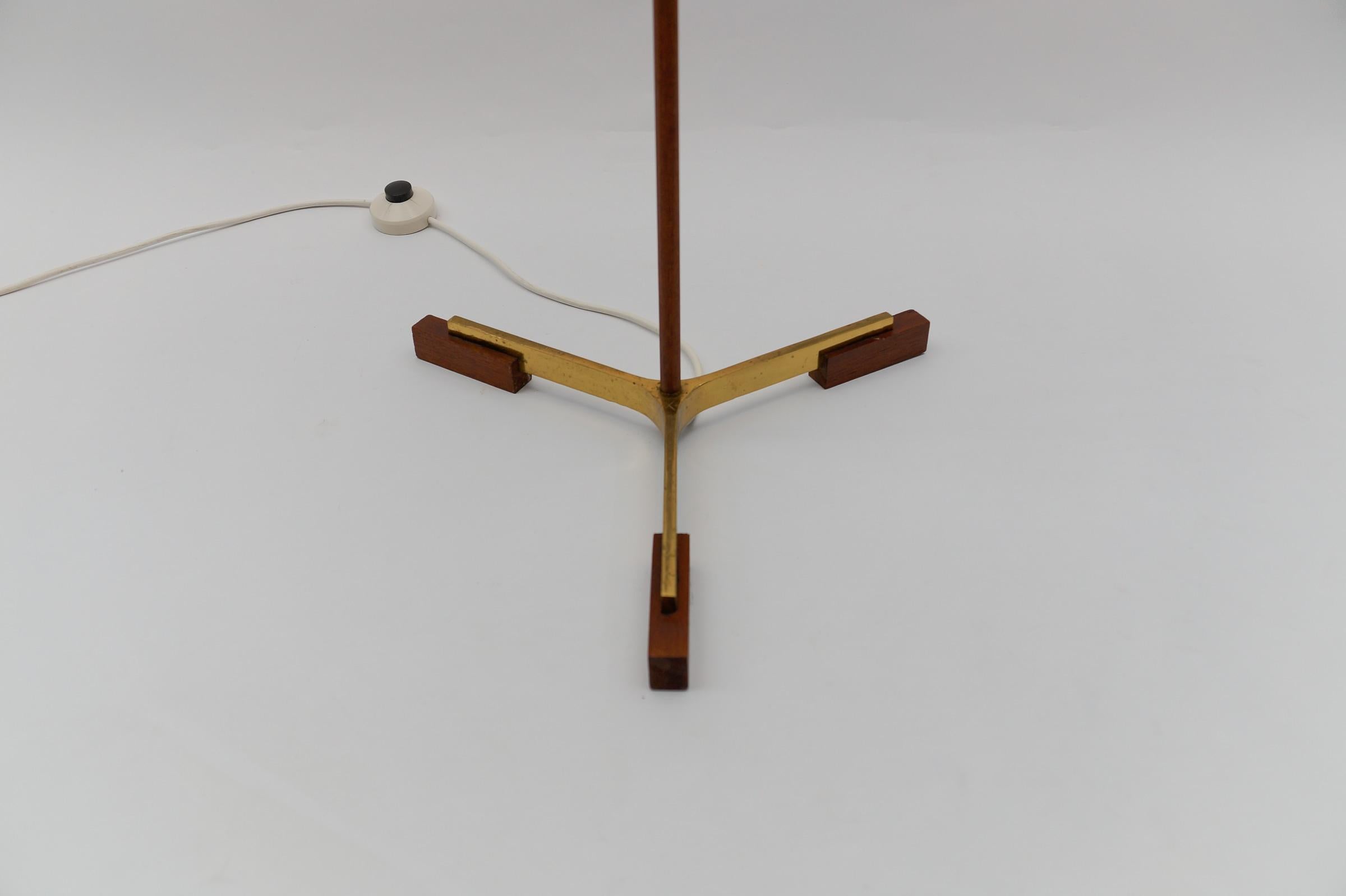  Mid-Century Modern Floor Lamp in Brass and Teak from Temde, 1960s Switzerland For Sale 9