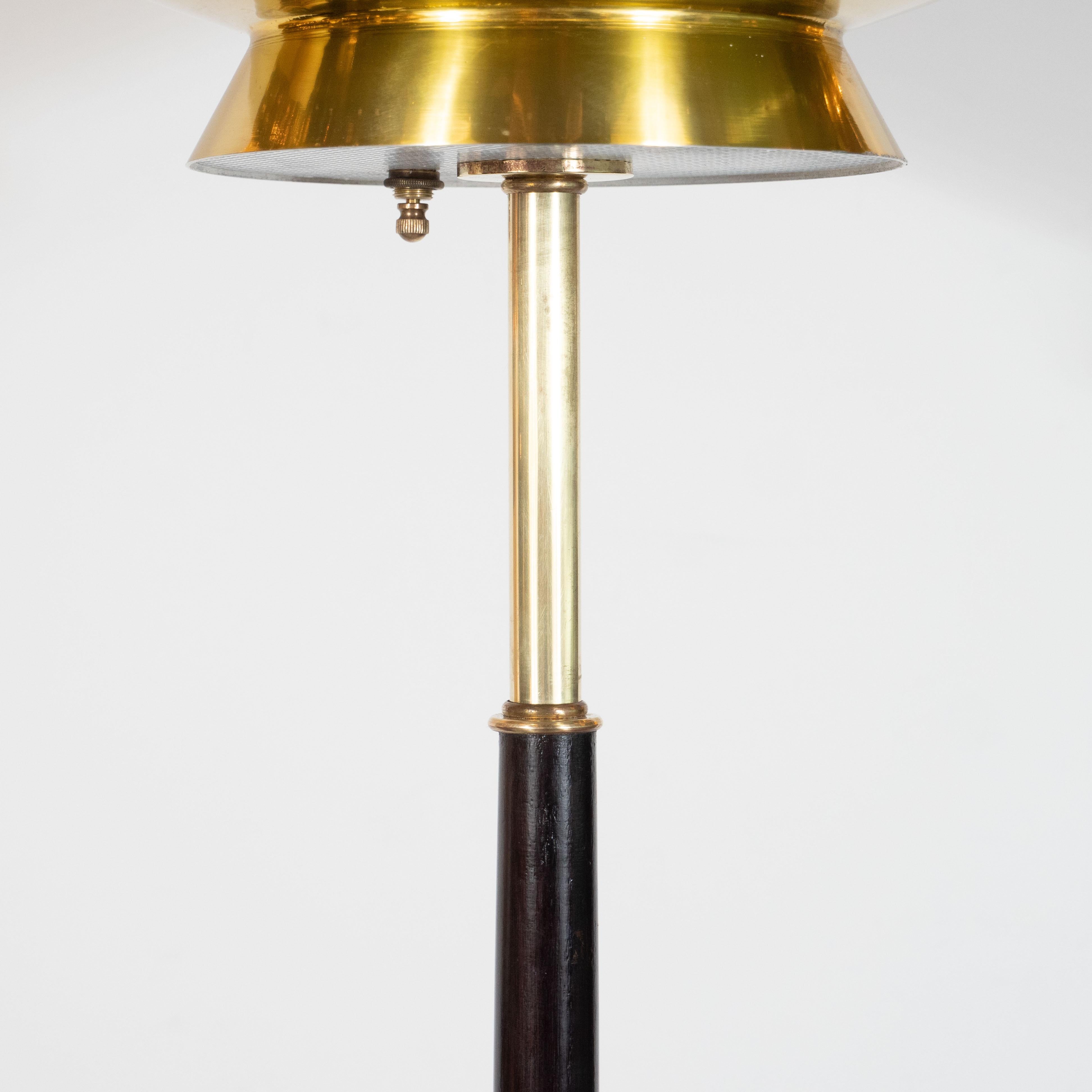 Moderne Stehlampe aus der Mitte des Jahrhunderts aus Messing und ebonisiertem Nussbaum von Gerald Thurston im Zustand „Hervorragend“ im Angebot in New York, NY