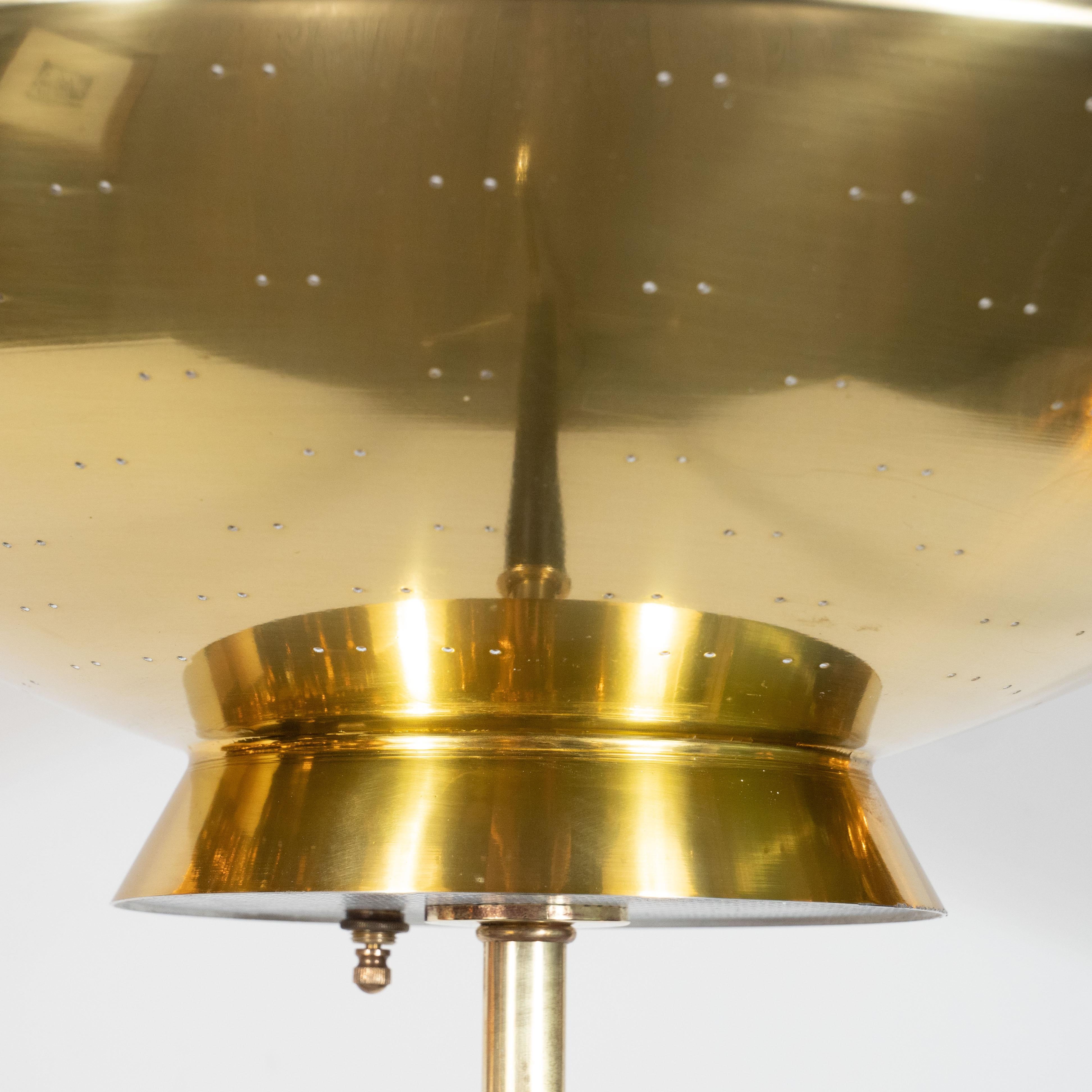 Milieu du XXe siècle Lampadaire moderne du milieu du siècle en laiton et noyer ébène par Gerald Thurston en vente