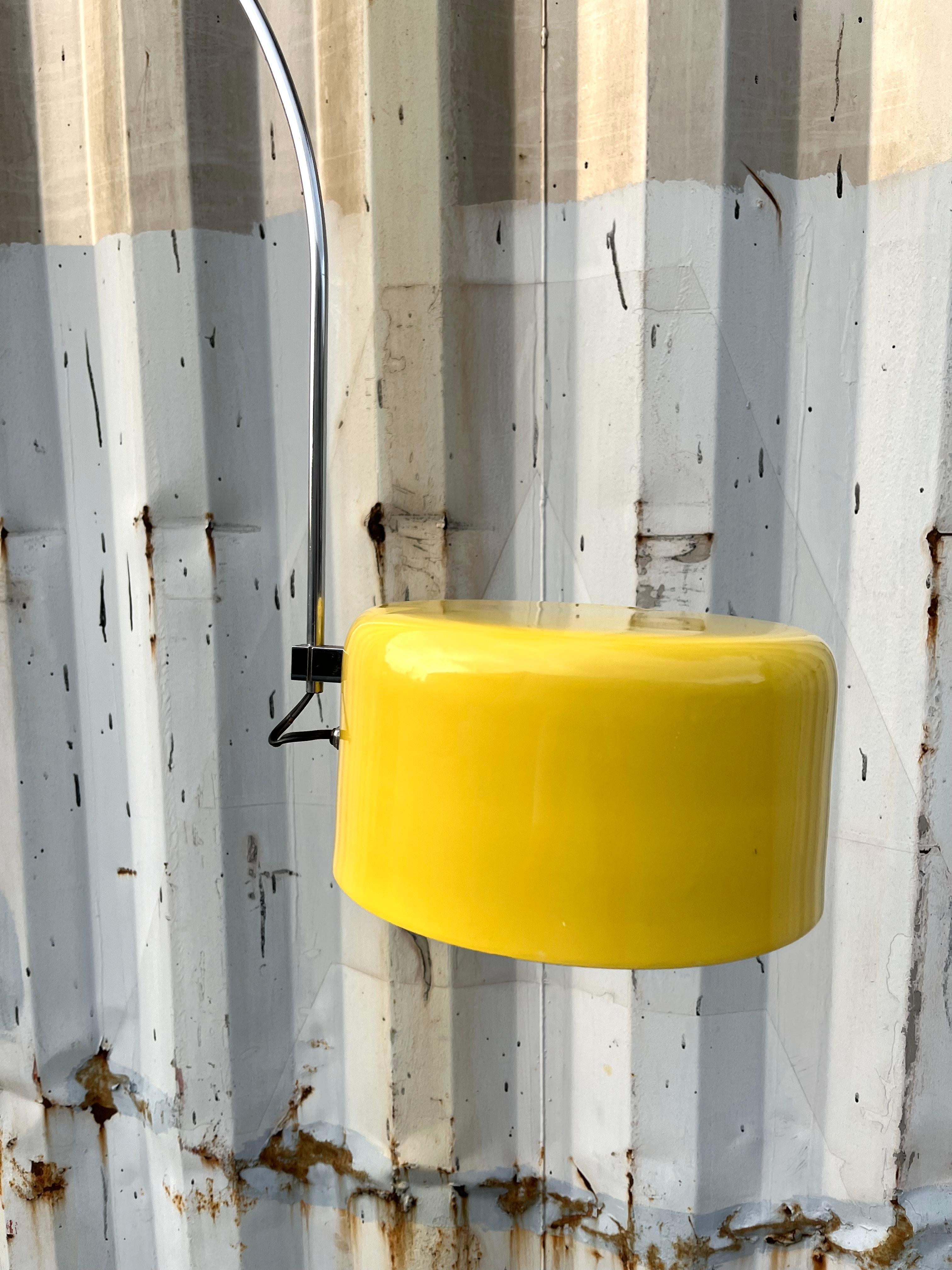 Lampadaire moderne du milieu du siècle dans le style de Joe Colombo. Circa 1970 en vente 2