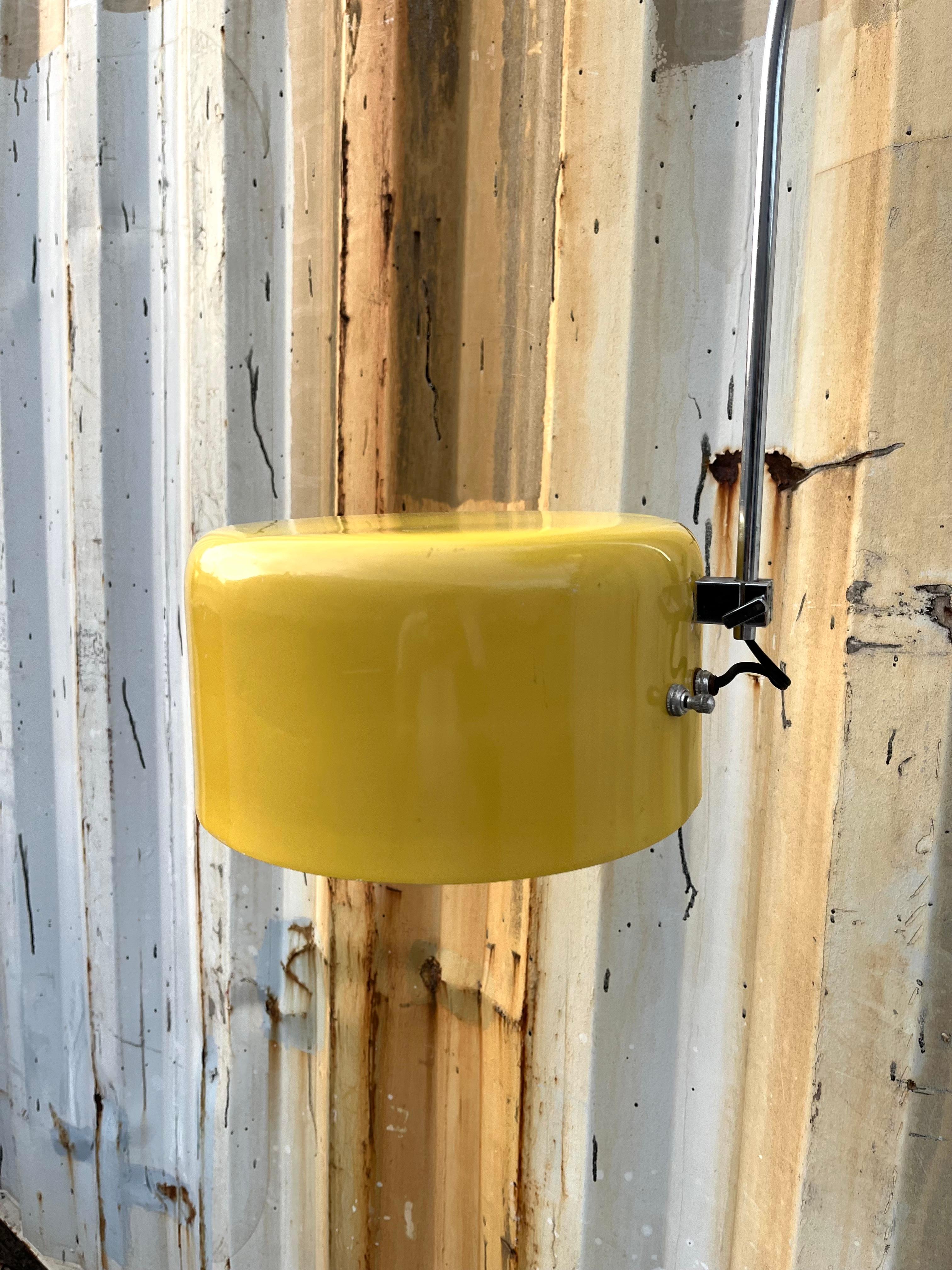 Lampadaire moderne du milieu du siècle dans le style de Joe Colombo. Circa 1970 en vente 5