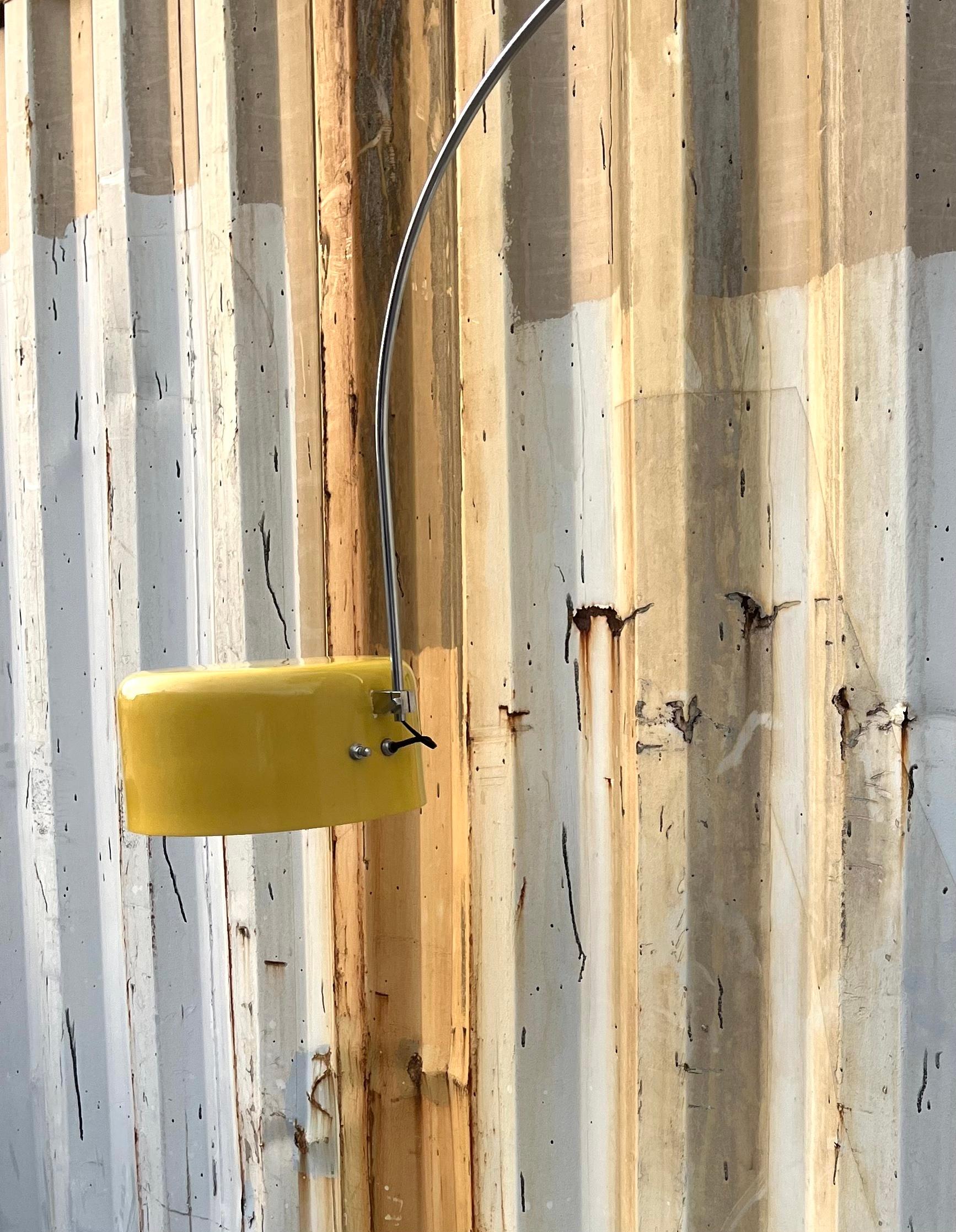 Lampadaire moderne du milieu du siècle dans le style de Joe Colombo. Circa 1970 en vente 6