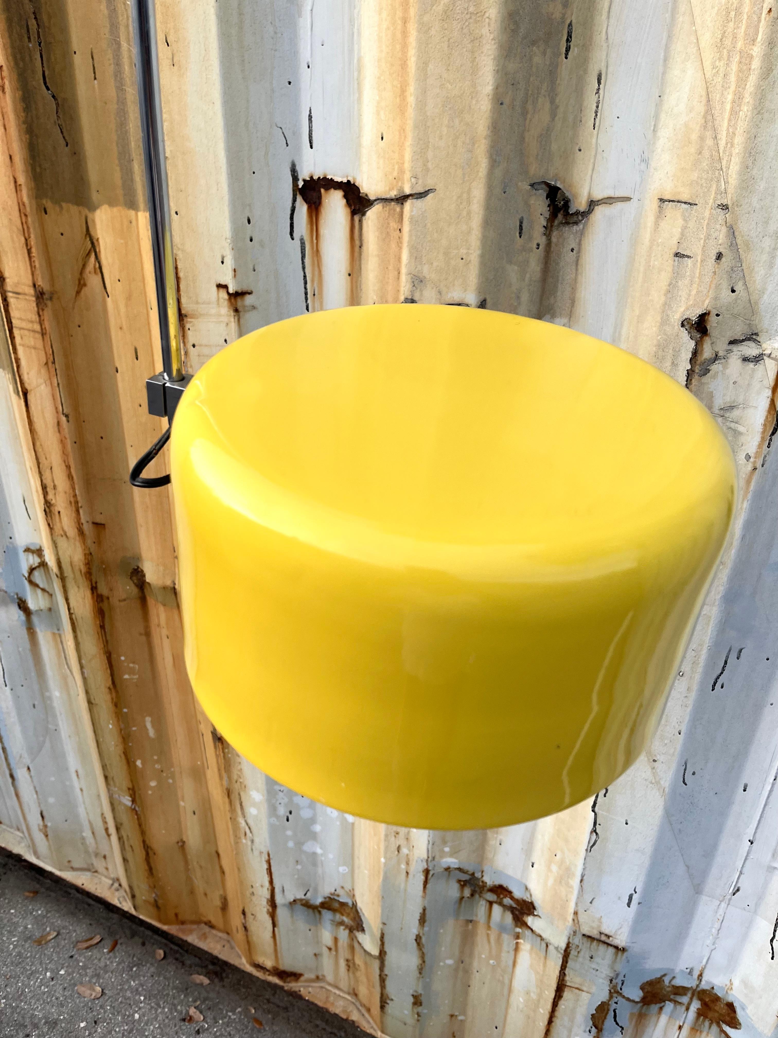 Lampadaire moderne du milieu du siècle dans le style de Joe Colombo. Circa 1970 en vente 7