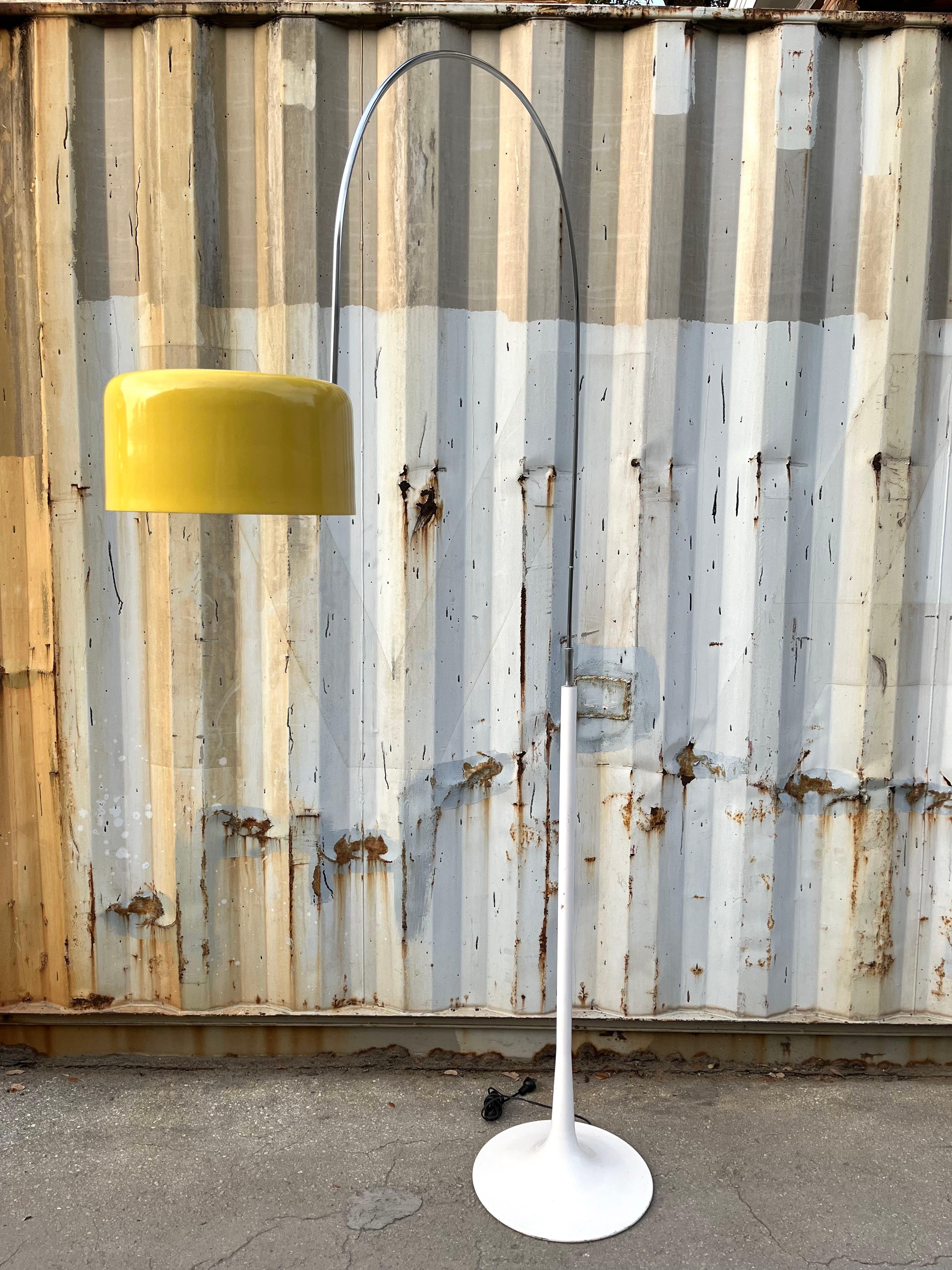 Lampadaire moderne du milieu du siècle dans le style de Joe Colombo. Circa 1970 en vente 11