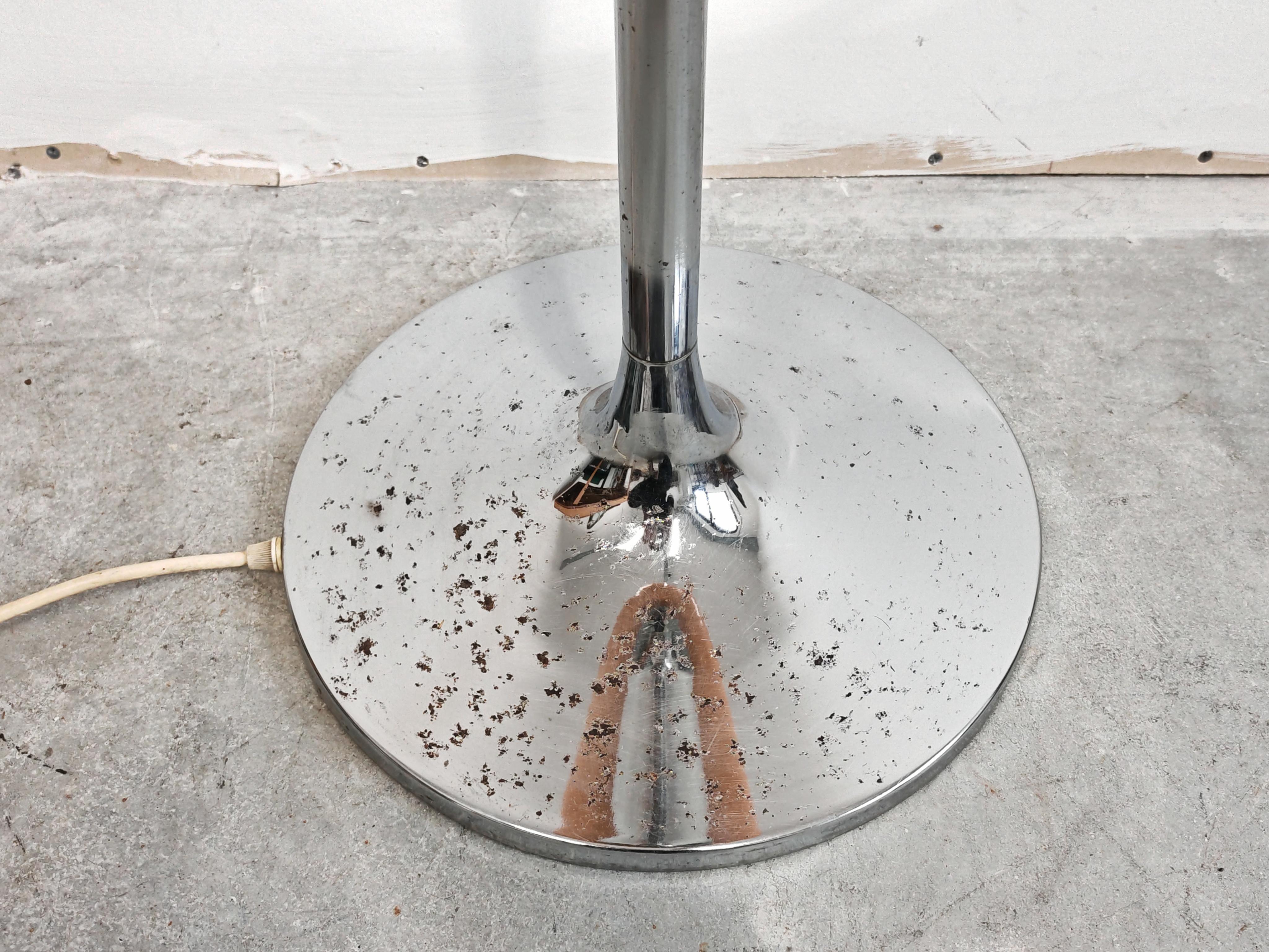 Lámpara de pie moderna de mediados de siglo 