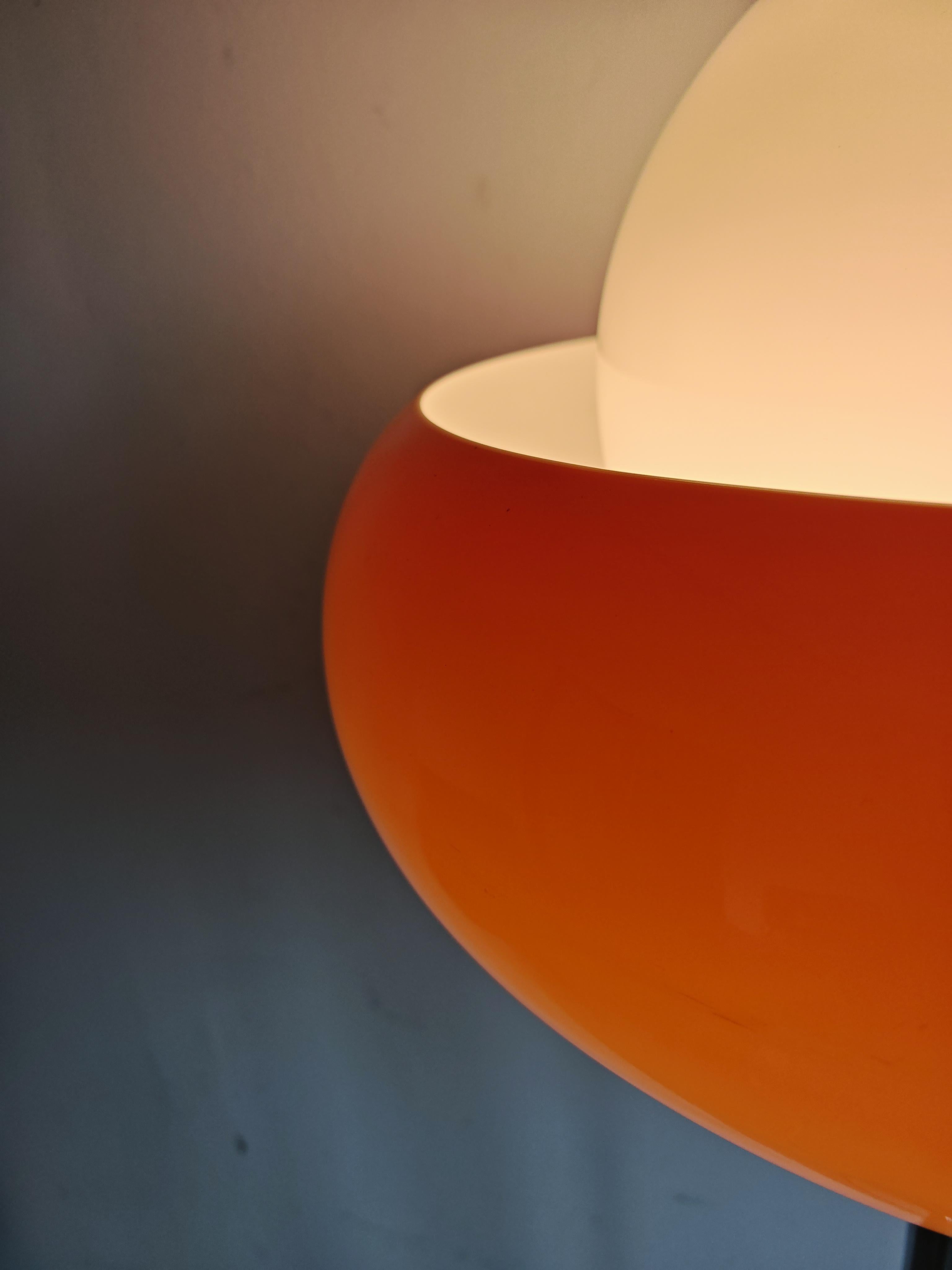 Lámpara de pie moderna de mediados de siglo 