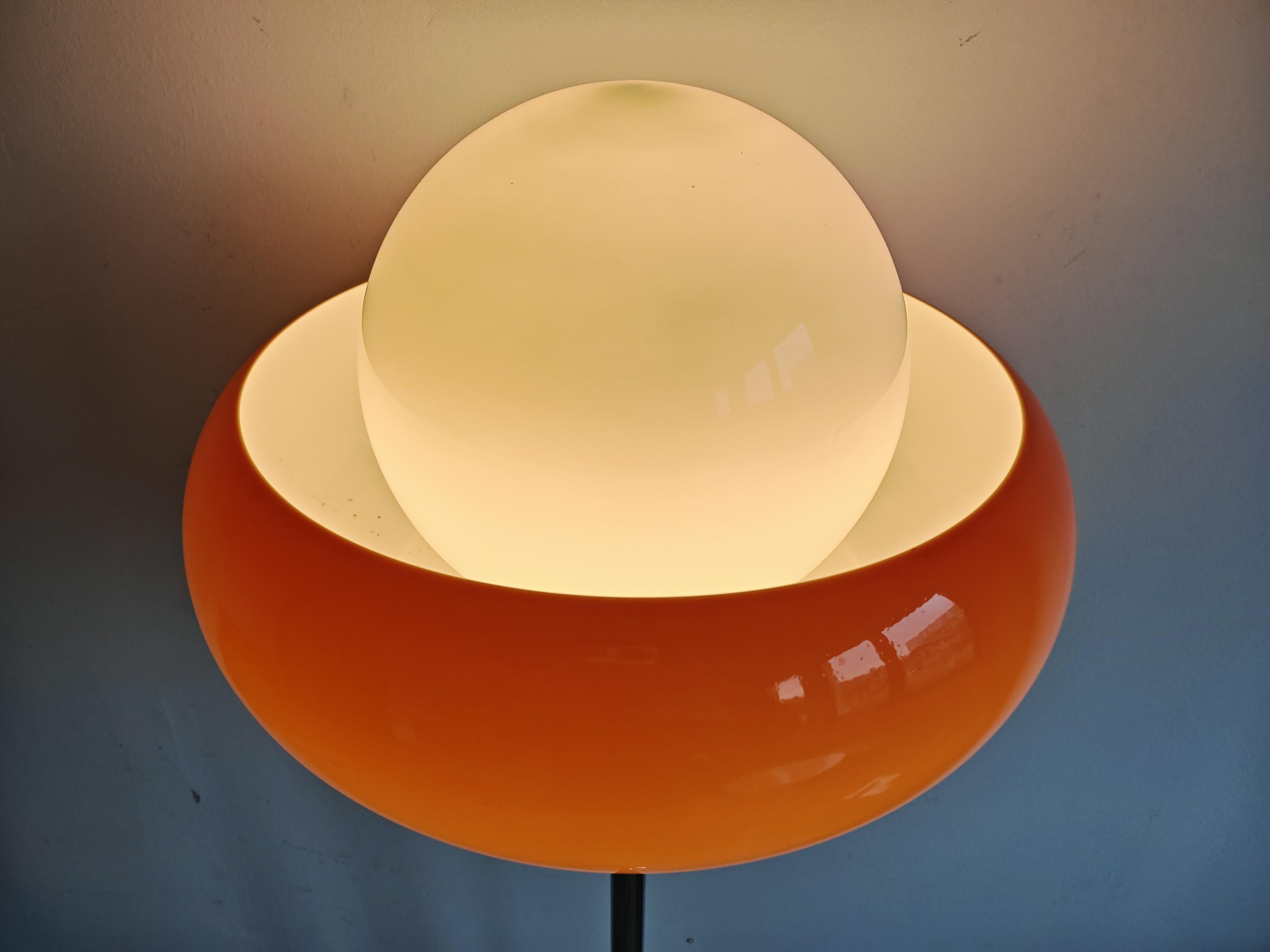 Lámpara de pie moderna de mediados de siglo 