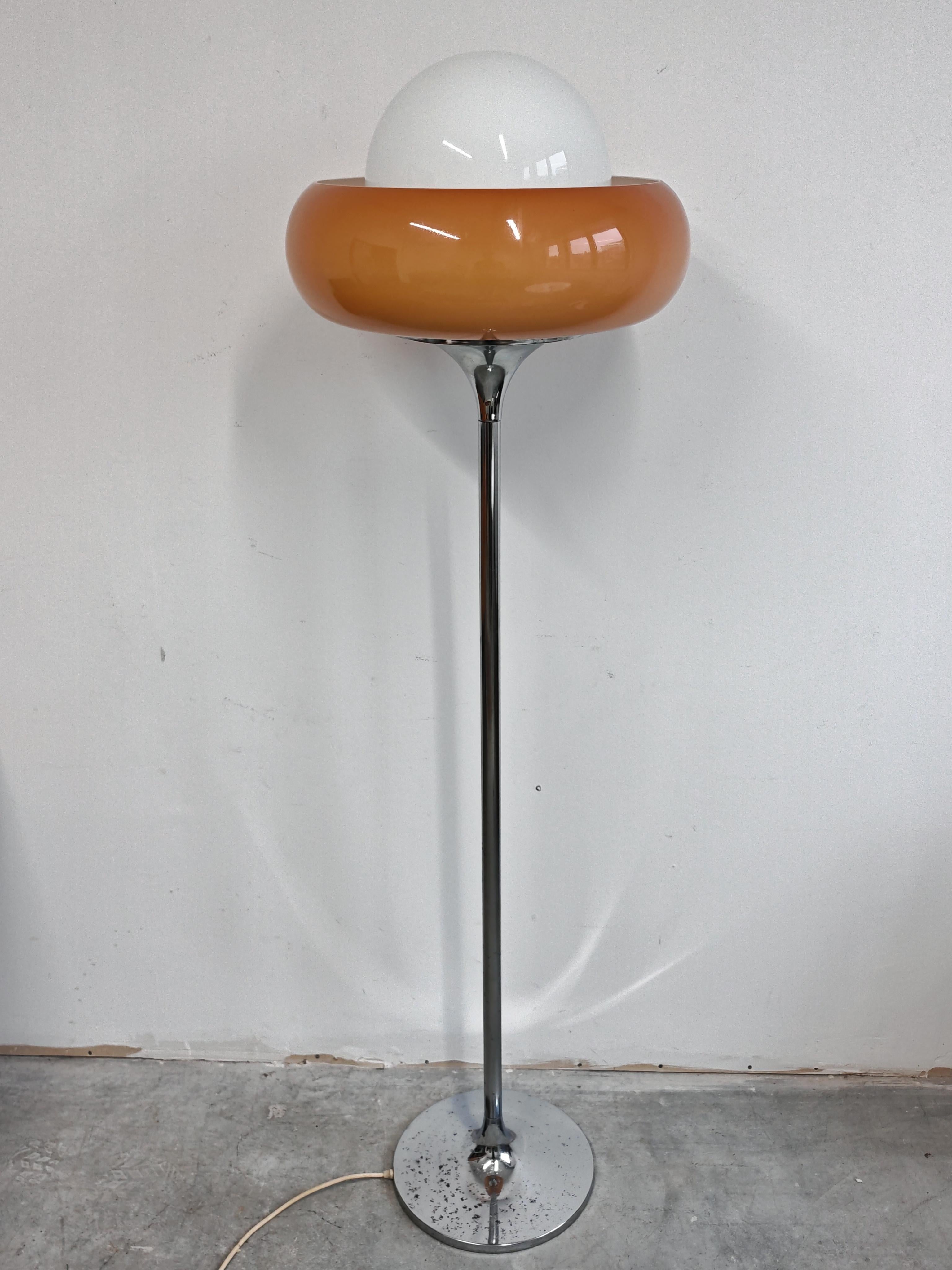 Lámpara de pie moderna de mediados de siglo "Jadran" o "Tulipán" de Harvey Guzzini, Yugoslavia