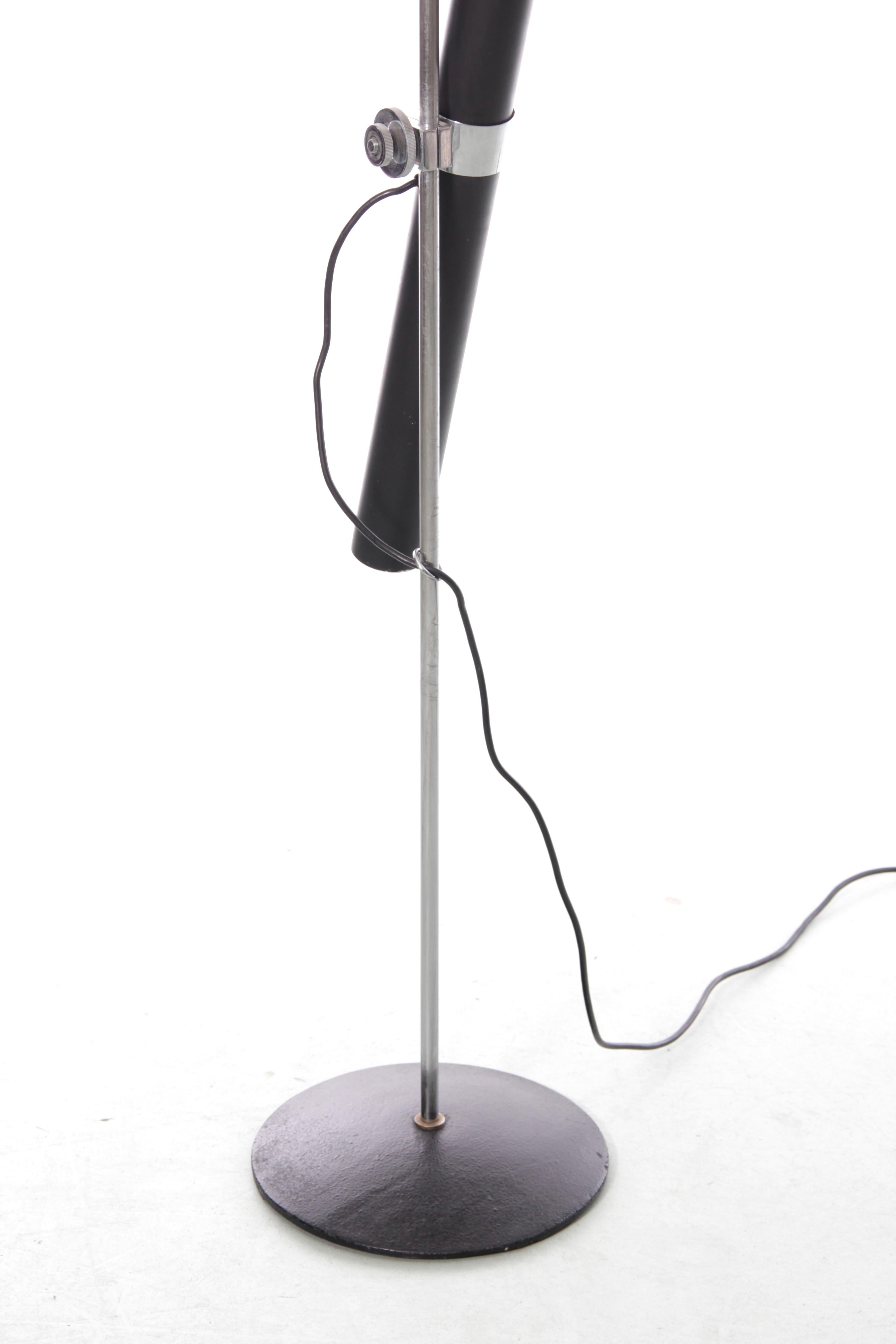 Lámpara de pie moderna de mediados de siglo Lampadaire modèle 10 474 de Sabine Charoy en venta 4