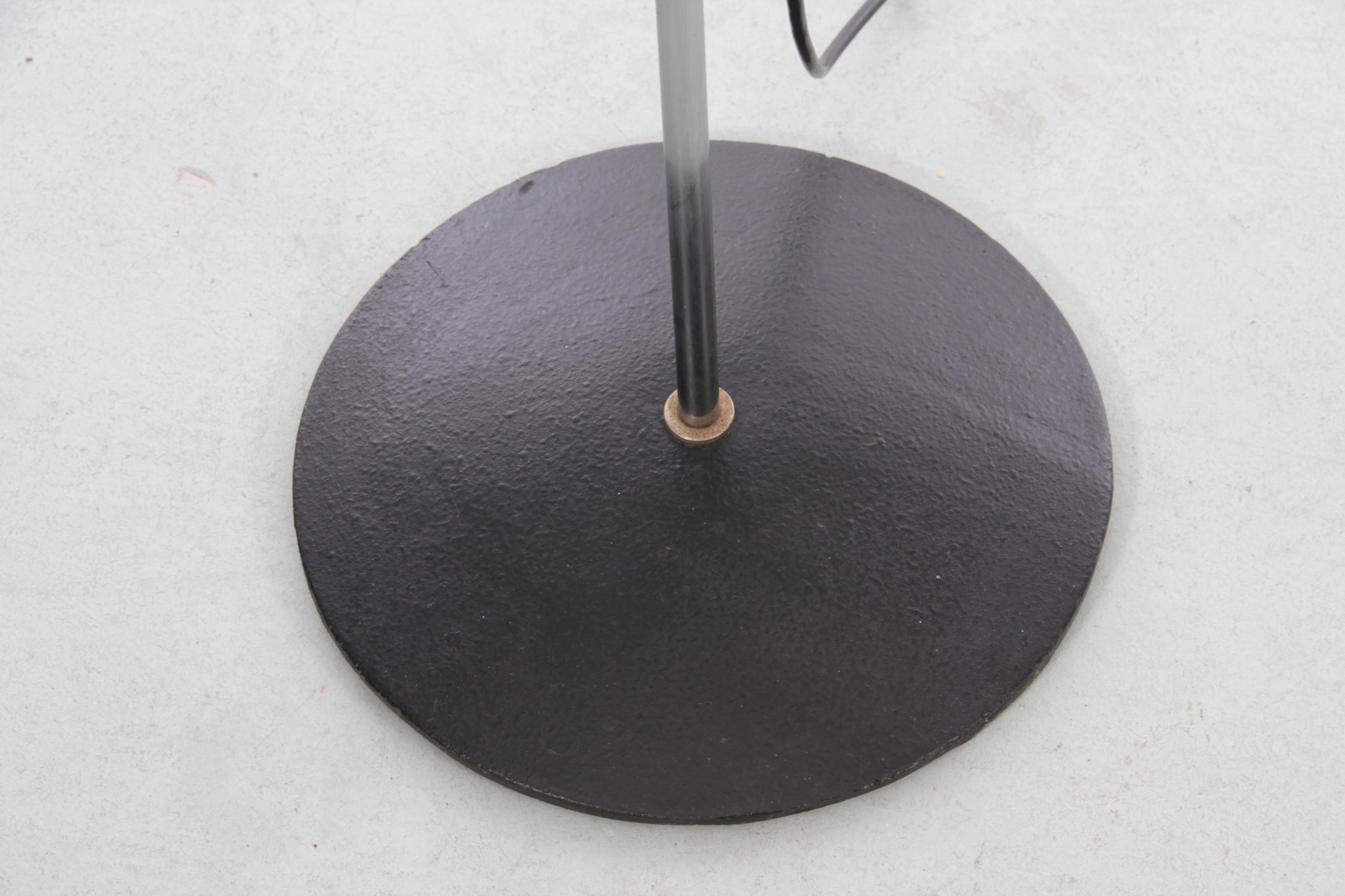 Lámpara de pie moderna de mediados de siglo Lampadaire modèle 10 474 de Sabine Charoy mediados del siglo XX en venta