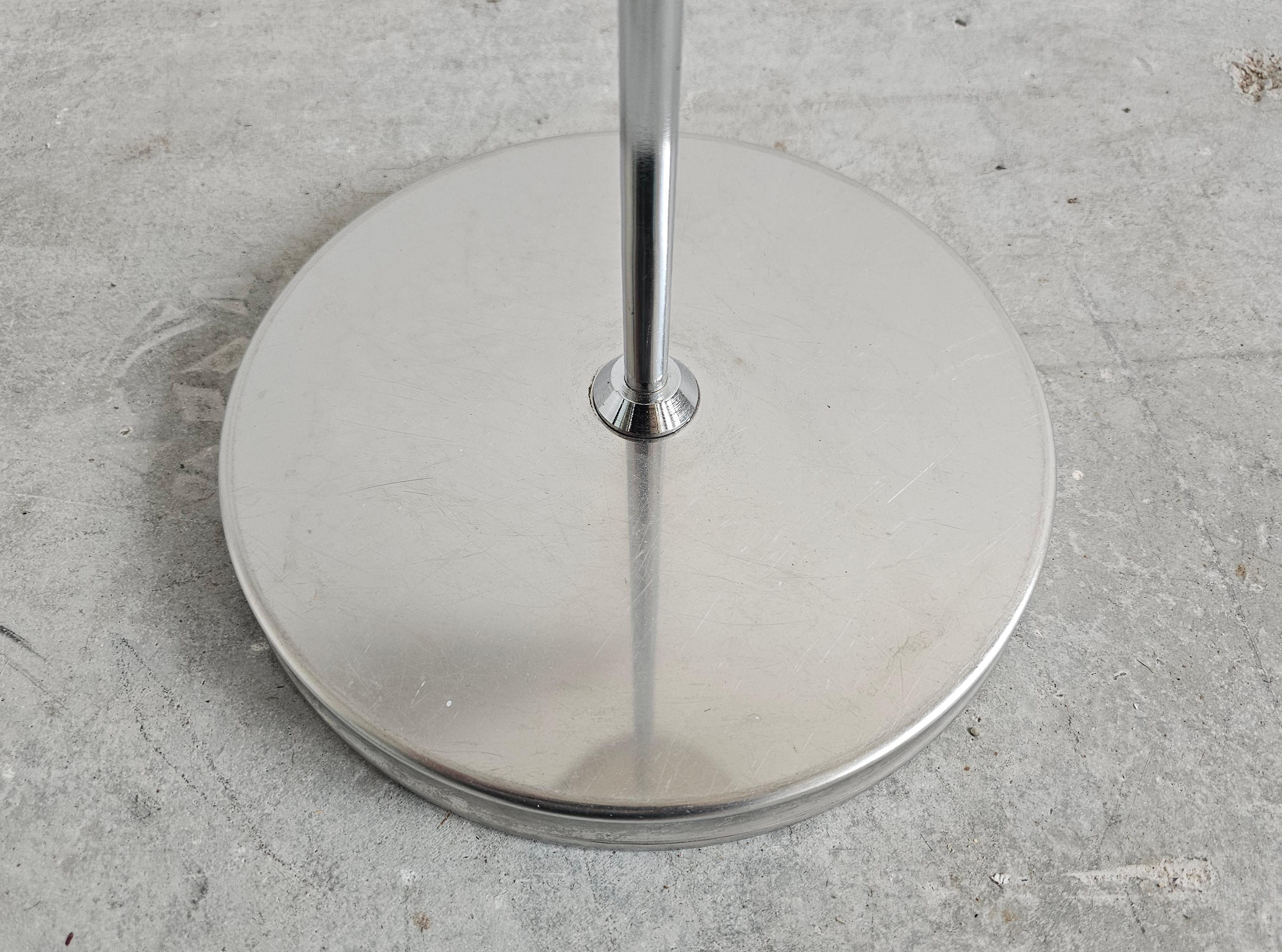 Lampadaire Lucina conçu par Harvey Guzzini, datant du milieu du siècle dernier en vente 3