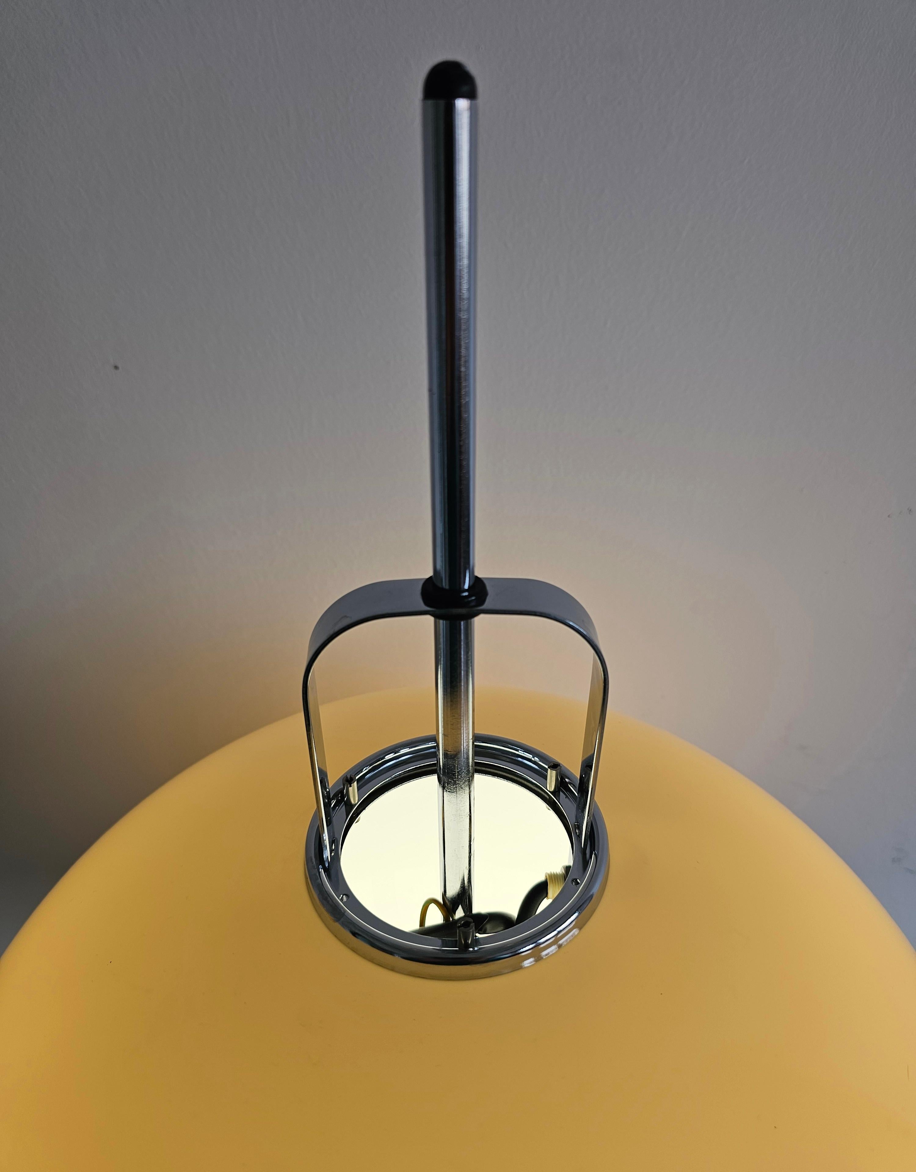 Lampadaire Lucina conçu par Harvey Guzzini, datant du milieu du siècle dernier en vente 6