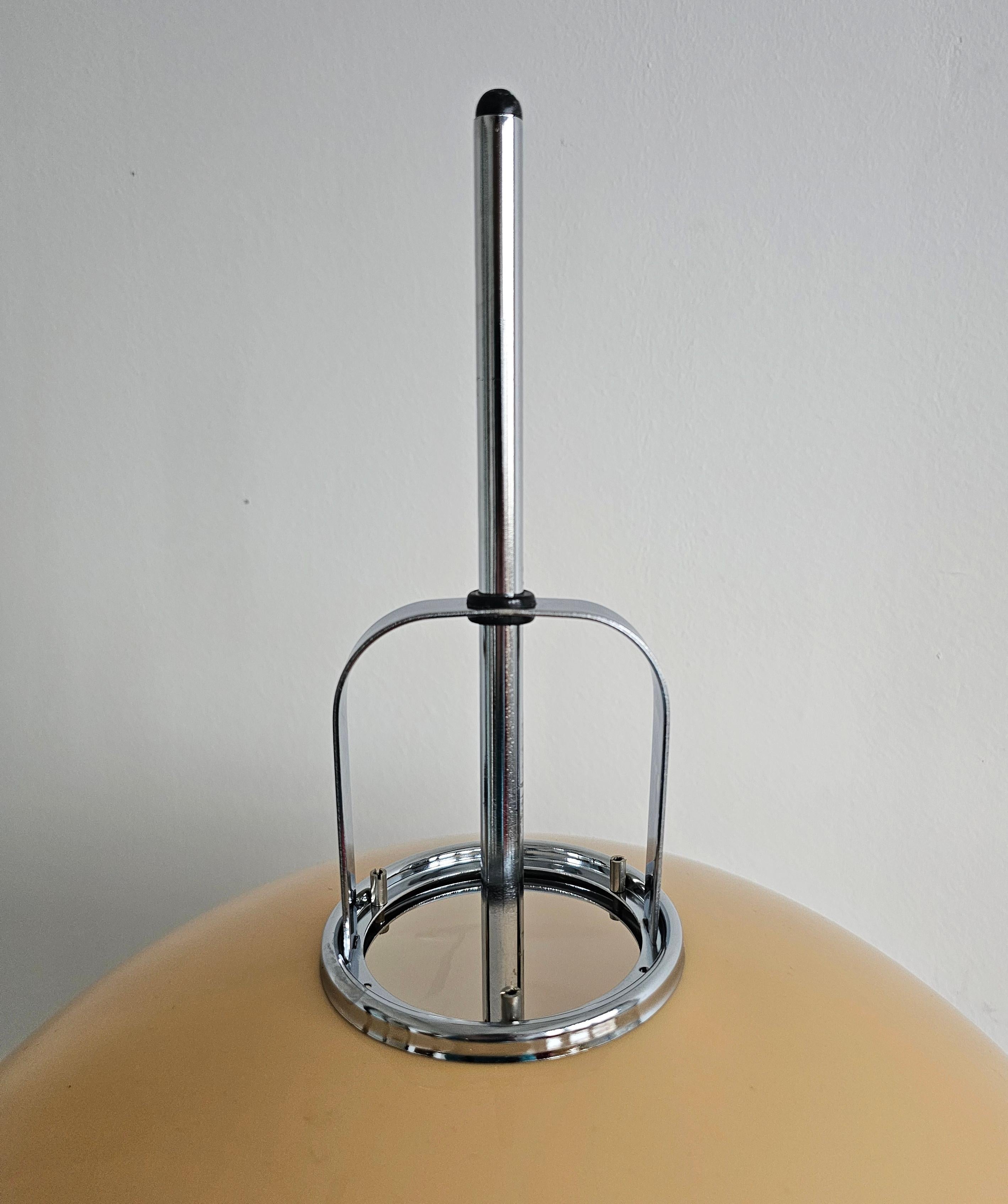 Lampadaire Lucina conçu par Harvey Guzzini, datant du milieu du siècle dernier en vente 1