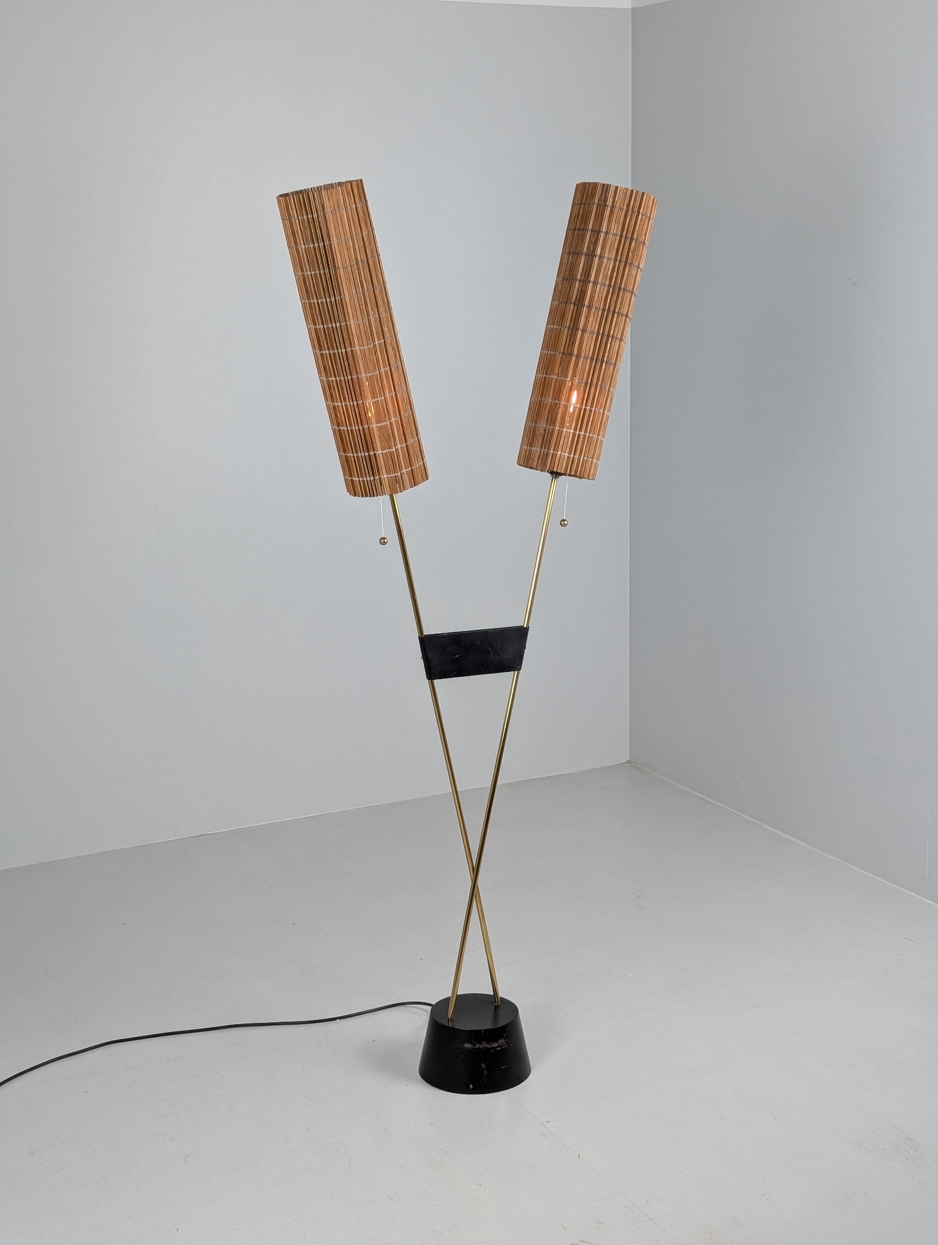 Mid-Century Modern Floor Lamp Model No. EN 40 with Rattan Shades, Itsu 1960s in vendita 7