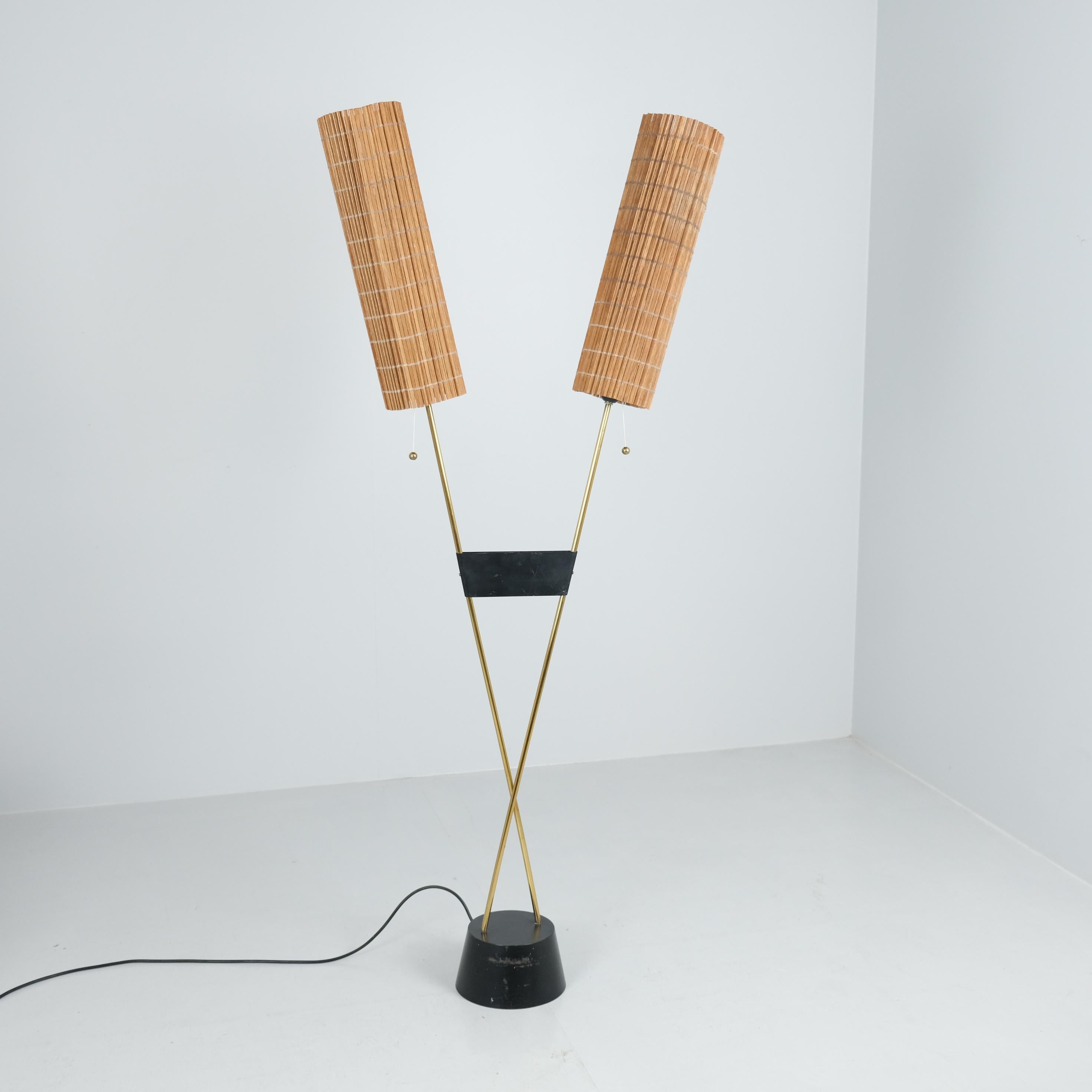 A rare Itsu floor lamp, model EN 40, distinguished by its striking X-shaped brass frame. Featured in the 1962 Itsu catalogue, this sculptural lamp balances elegance and function with its heavy black-painted metal base, two intersecting brass legs,