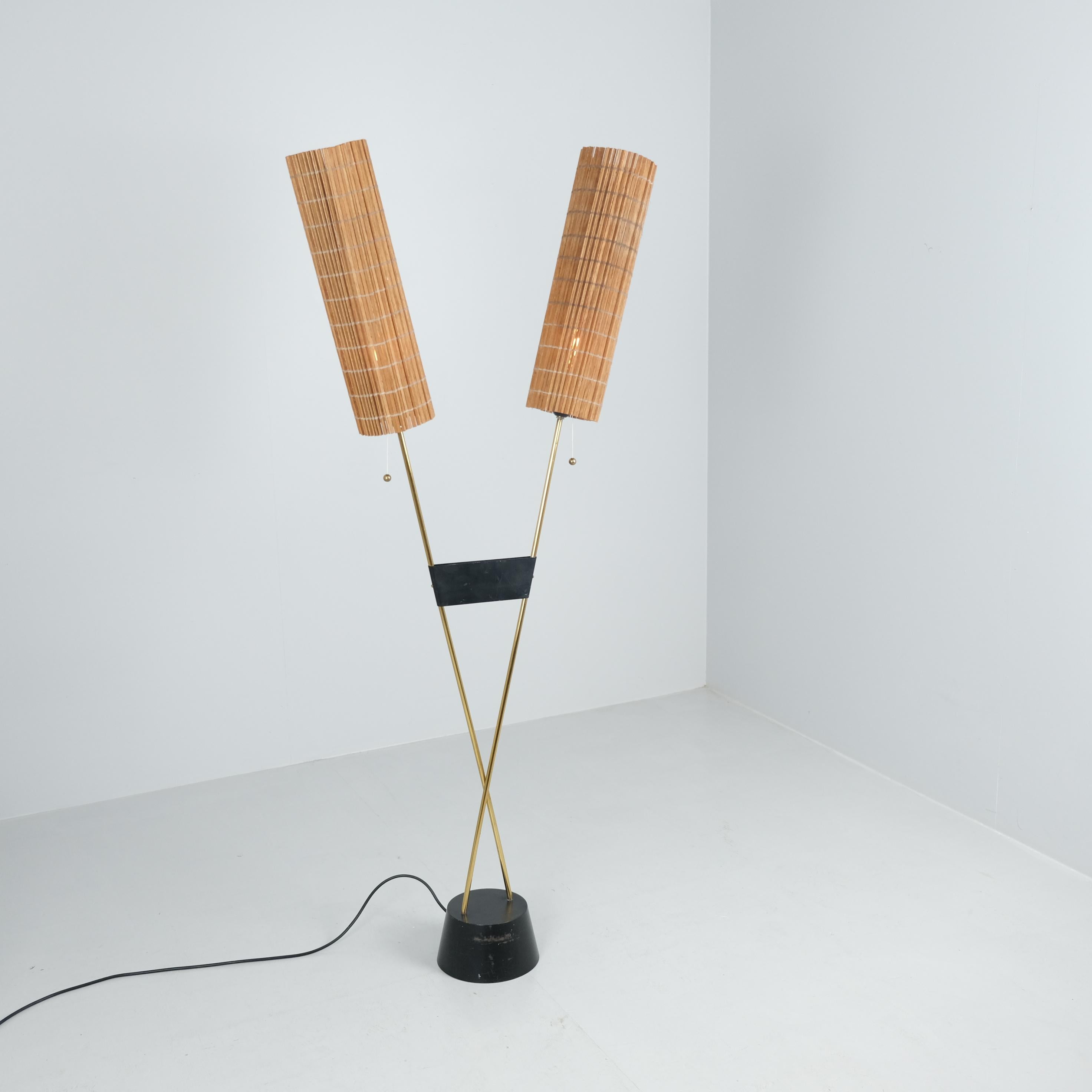 Finlandese Mid-Century Modern Floor Lamp Model No. EN 40 with Rattan Shades, Itsu 1960s in vendita