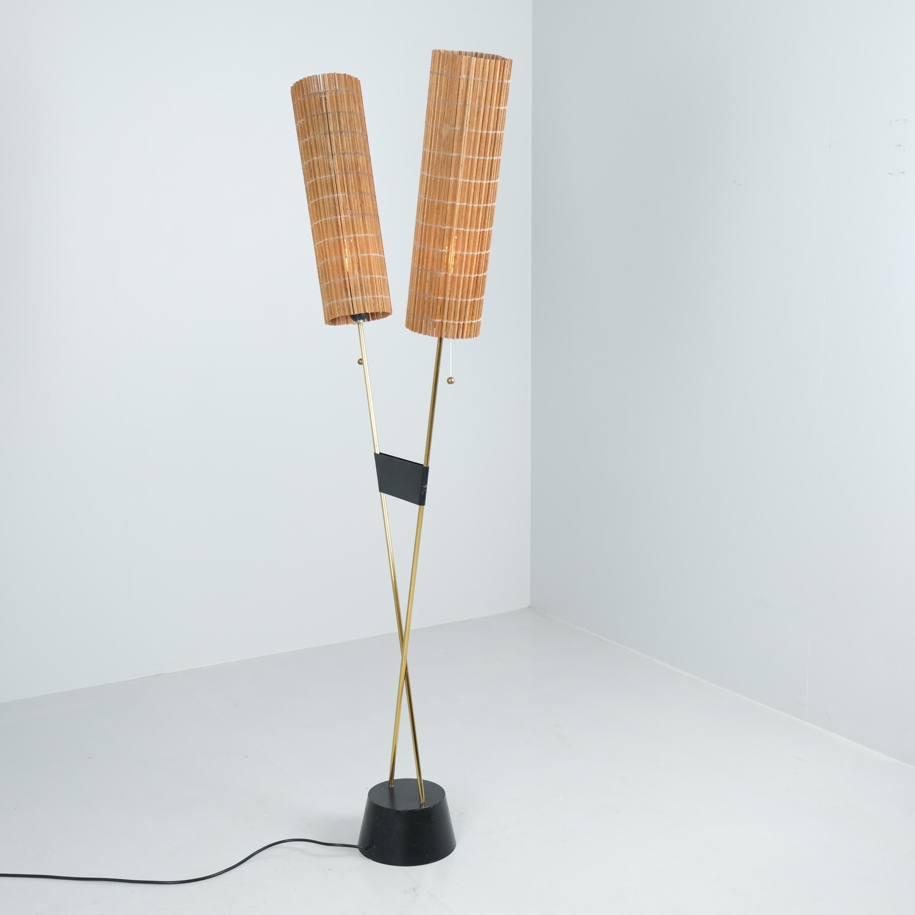 Mid-Century Modern Floor Lamp Model No. EN 40 with Rattan Shades, Itsu 1960s In condizioni buone in vendita a Helsinki, FI