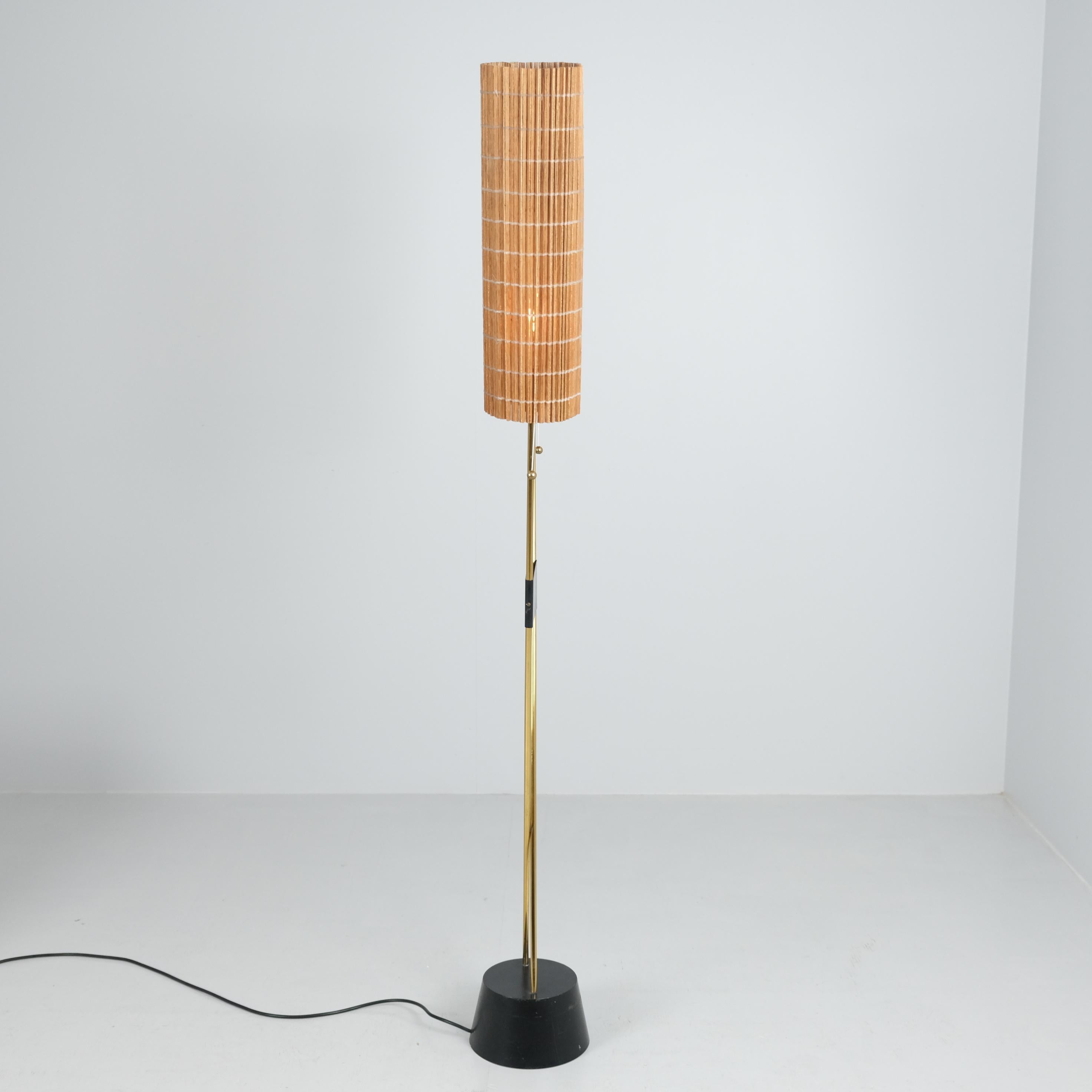 Metà XX secolo Mid-Century Modern Floor Lamp Model No. EN 40 with Rattan Shades, Itsu 1960s in vendita
