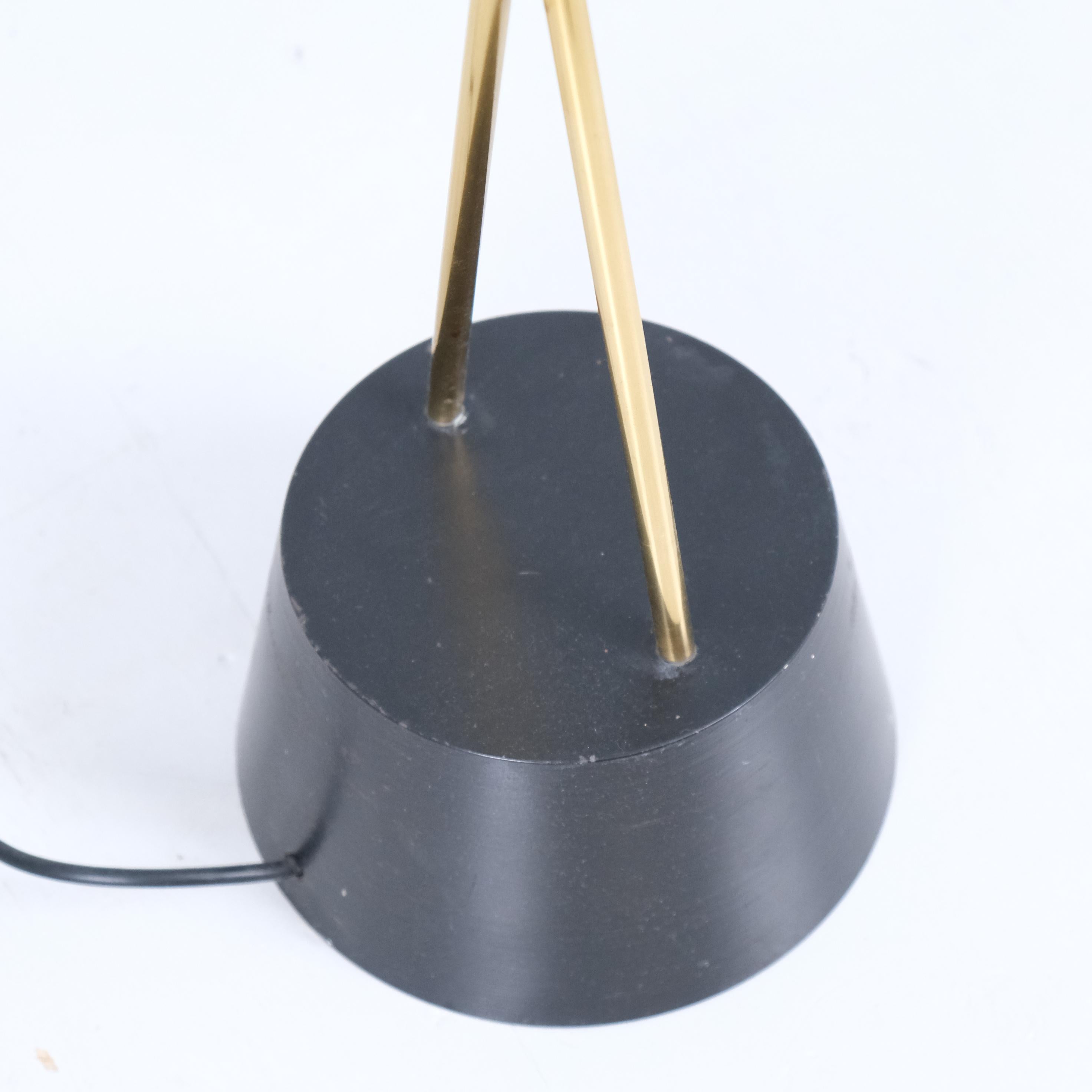 Mid-Century Modern Floor Lamp Model No. EN 40 with Rattan Shades, Itsu 1960s in vendita 1