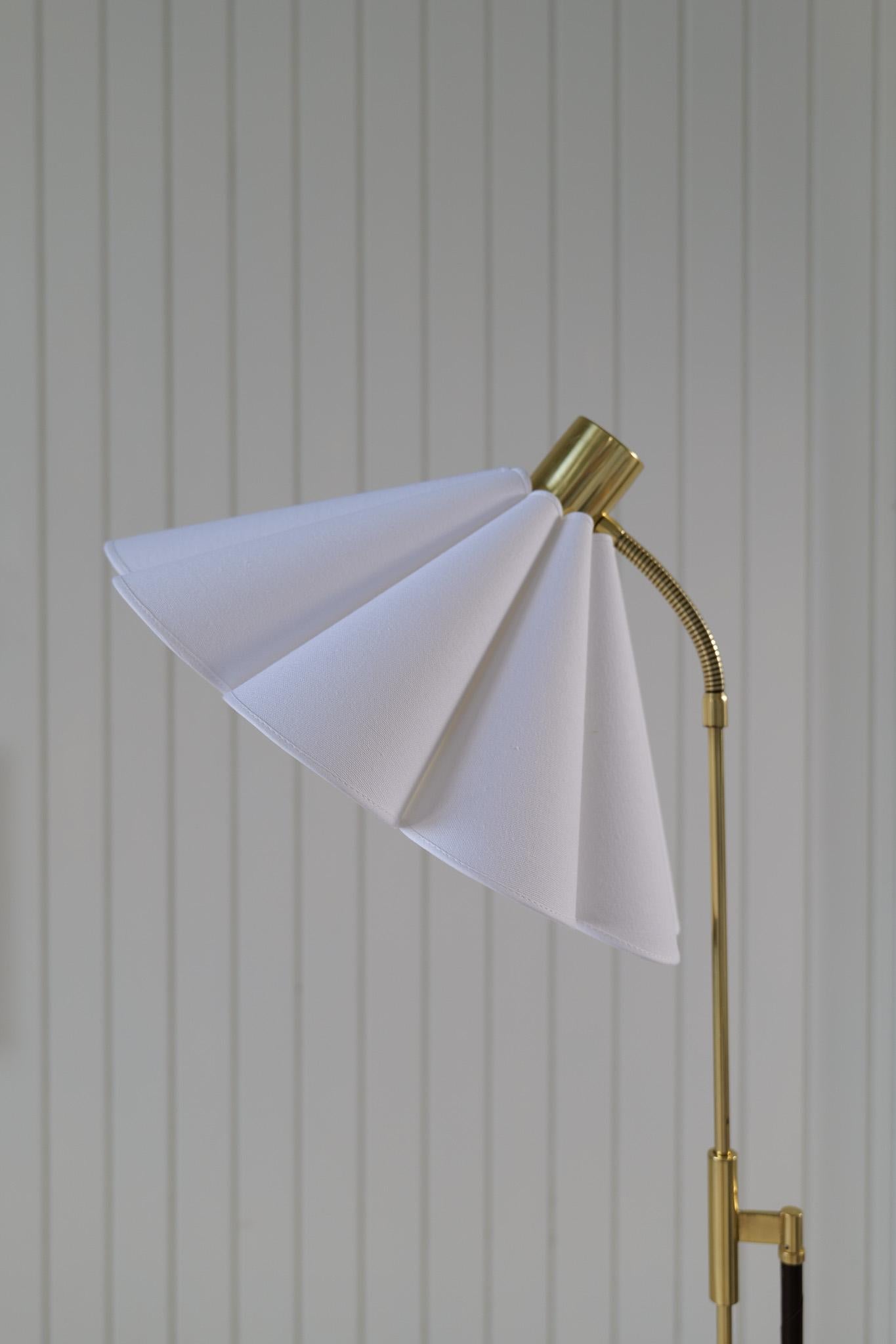 Moderne Stehleuchte aus der Jahrhundertmitte Möllers Armatur Schweden, 1960er Jahre (Schwedisch) im Angebot
