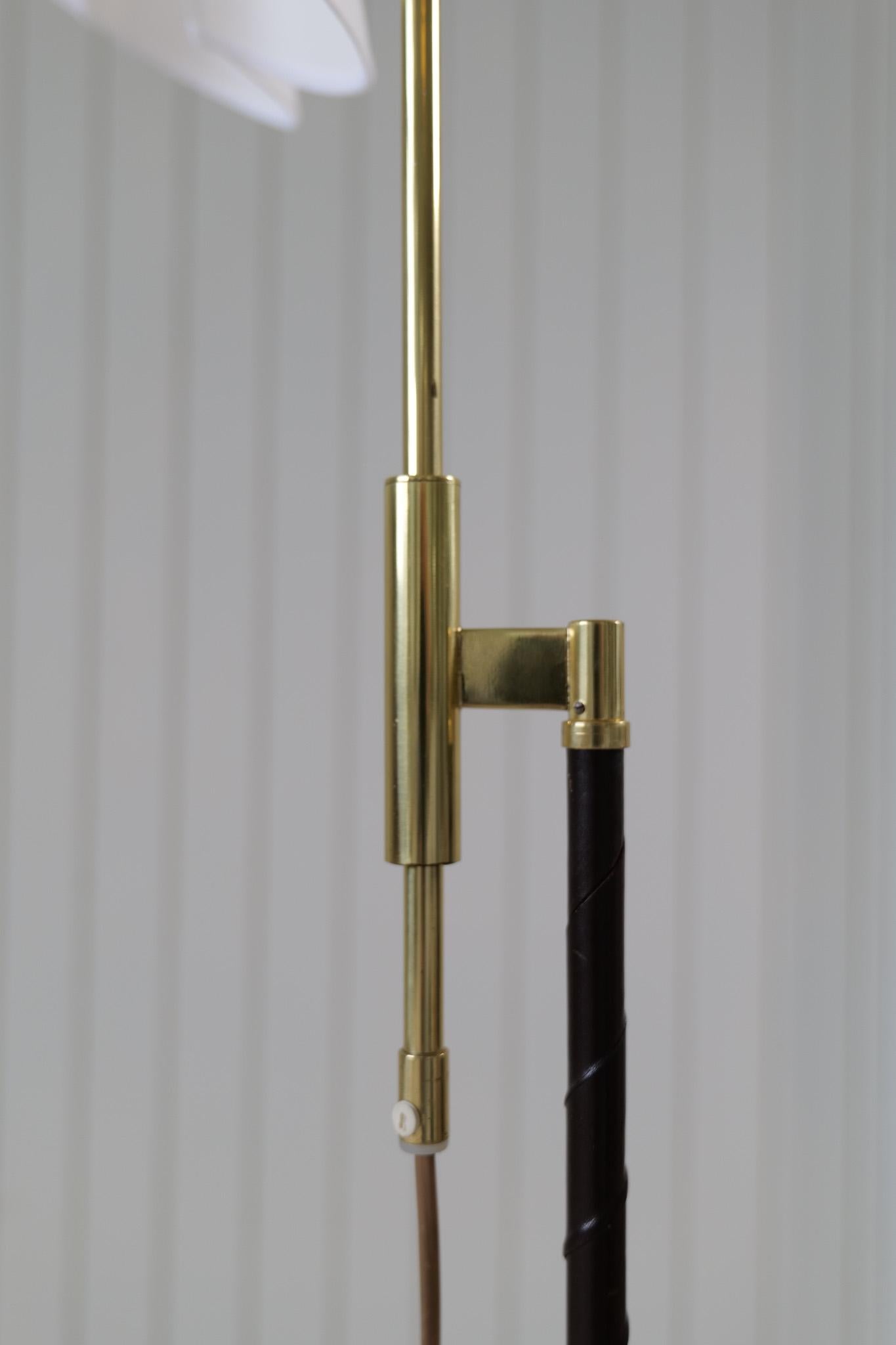 Moderne Stehleuchte aus der Jahrhundertmitte Möllers Armatur Schweden, 1960er Jahre (Mitte des 20. Jahrhunderts) im Angebot