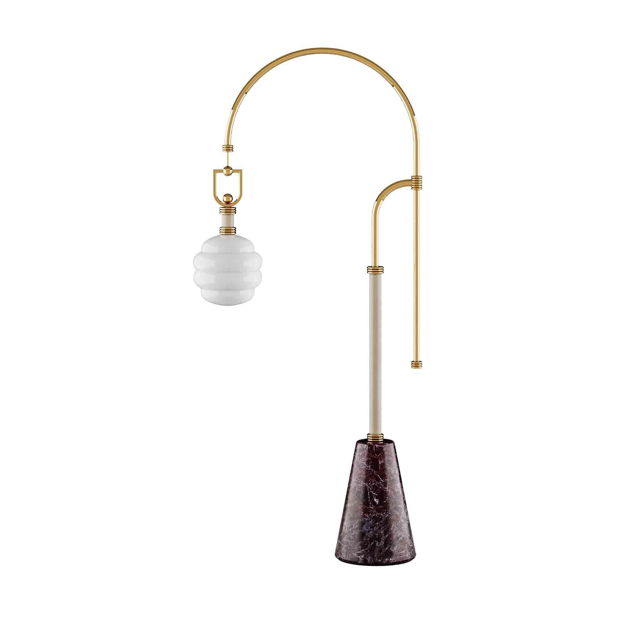 Le lampadaire Luminous est une réinterprétation classique transformée en un lampadaire moderne unique. Le design de cette pièce renoue avec les formes intemporelles des années 70. Un lampadaire design aux formes audacieuses et élégantes pour votre