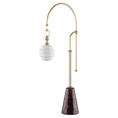 Lampada da terra moderna con forme anni '70 in marmo rosso, pelle e ottone
