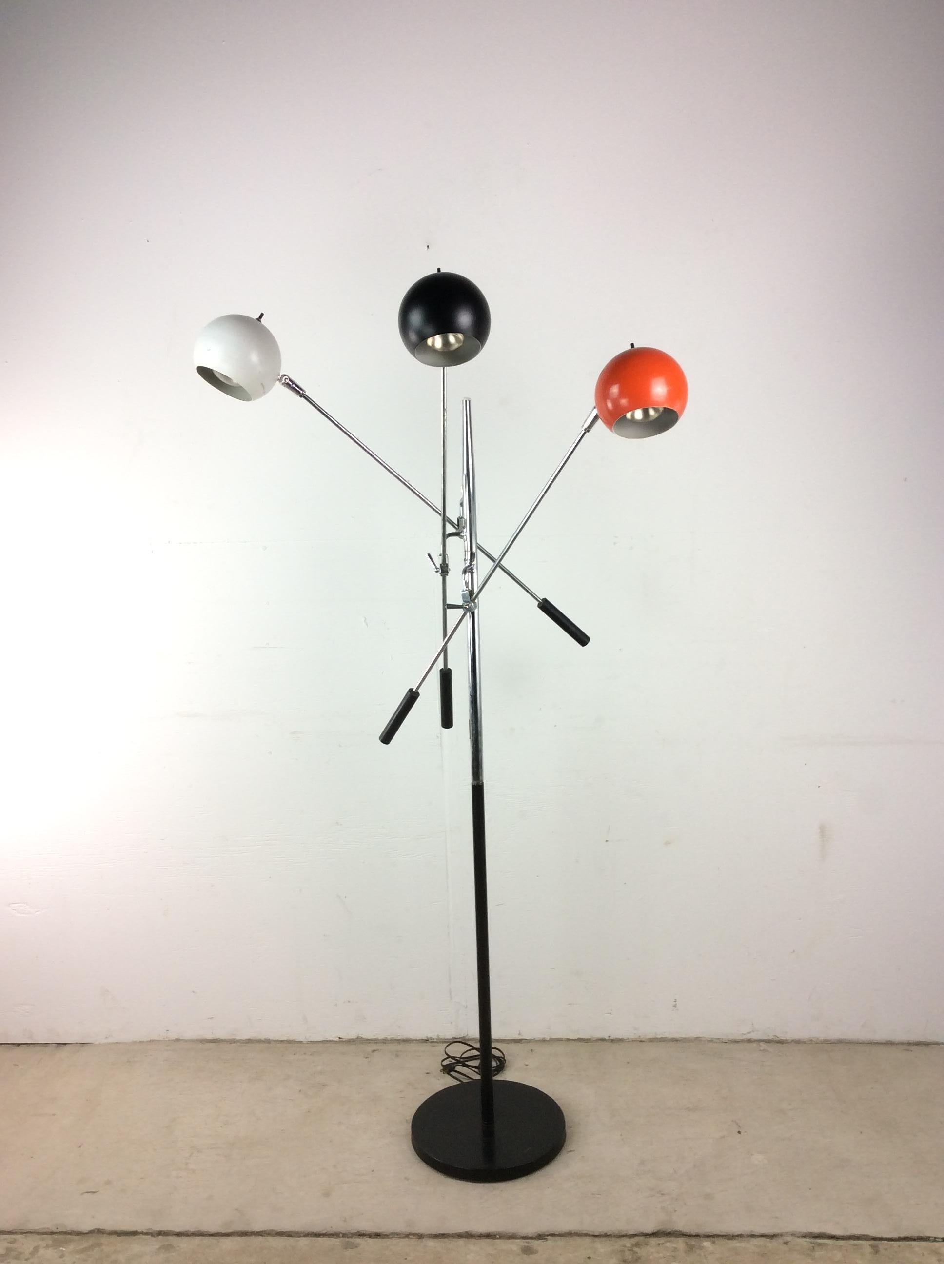 Mid Century Modern Floor Lamp with Black White & Red Globes In Good Condition For Sale In Freehold, NJ