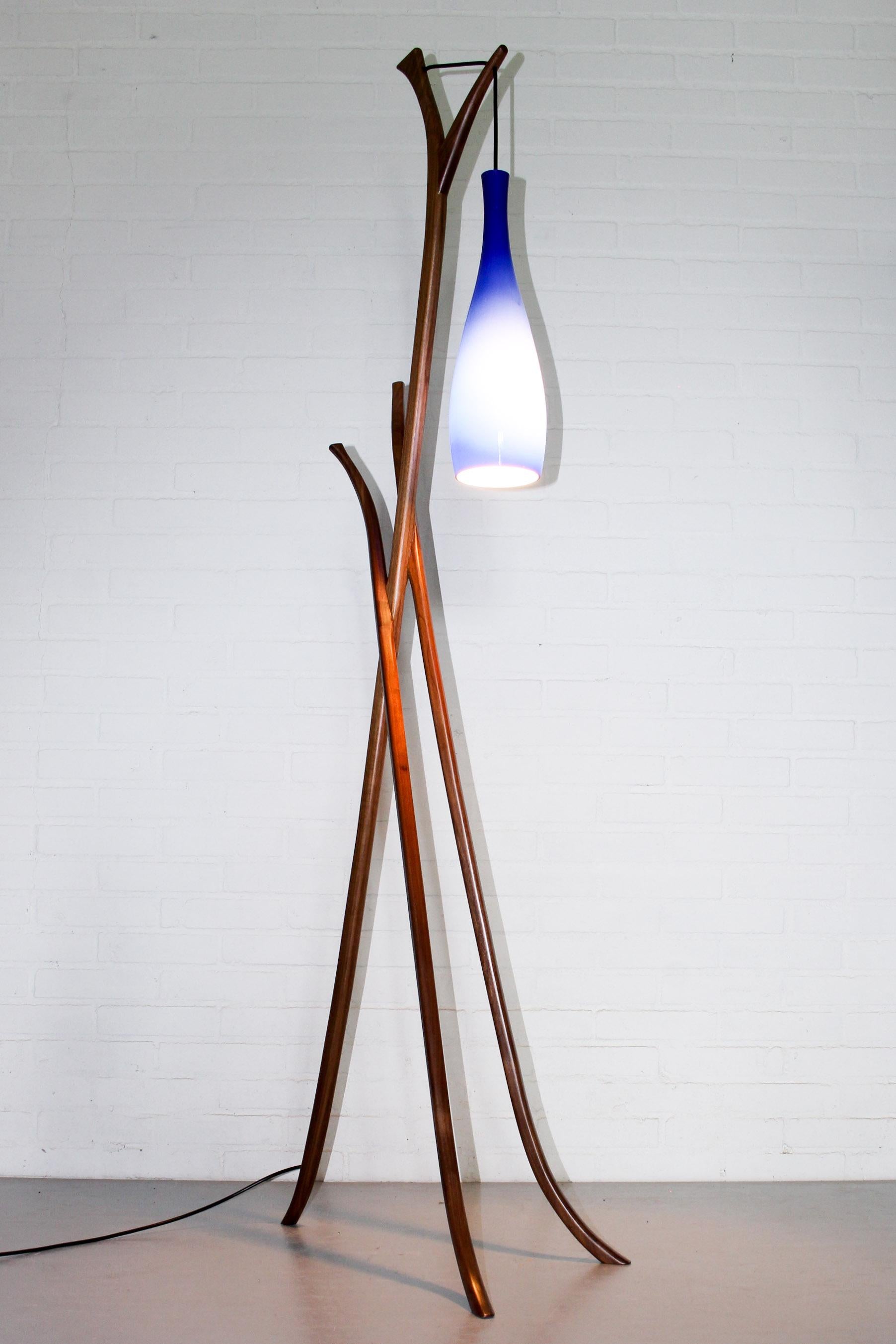 Mid-Century Modern Floor Lamp with Blue Glass Lamp Shade In New Condition In Appeltern, Gelderland