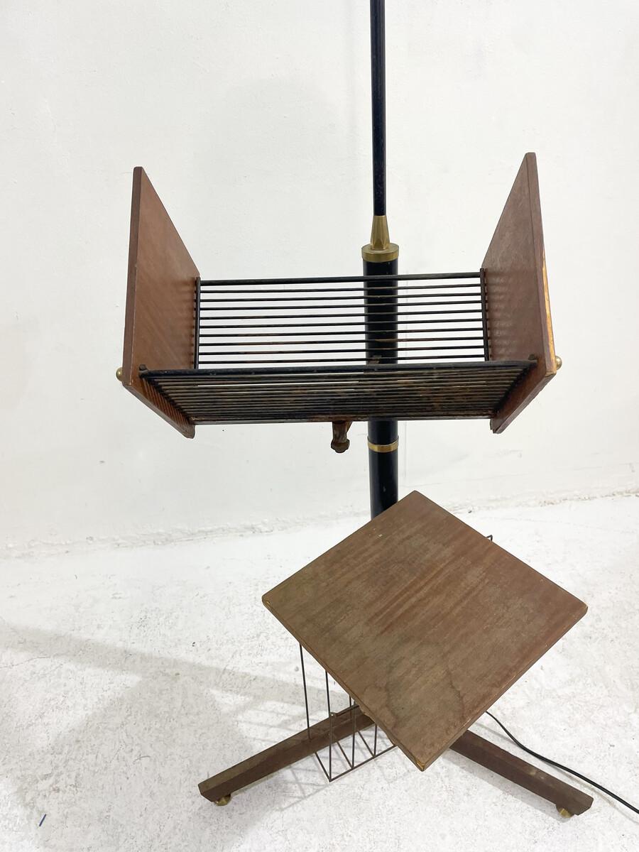 Lampadaire moderne du milieu du siècle avec porte-magasine et table d'appoint, années 1960 - New Lampshade