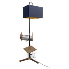 Lampada da terra moderna di metà secolo con portamagazine e tavolino, anni '60