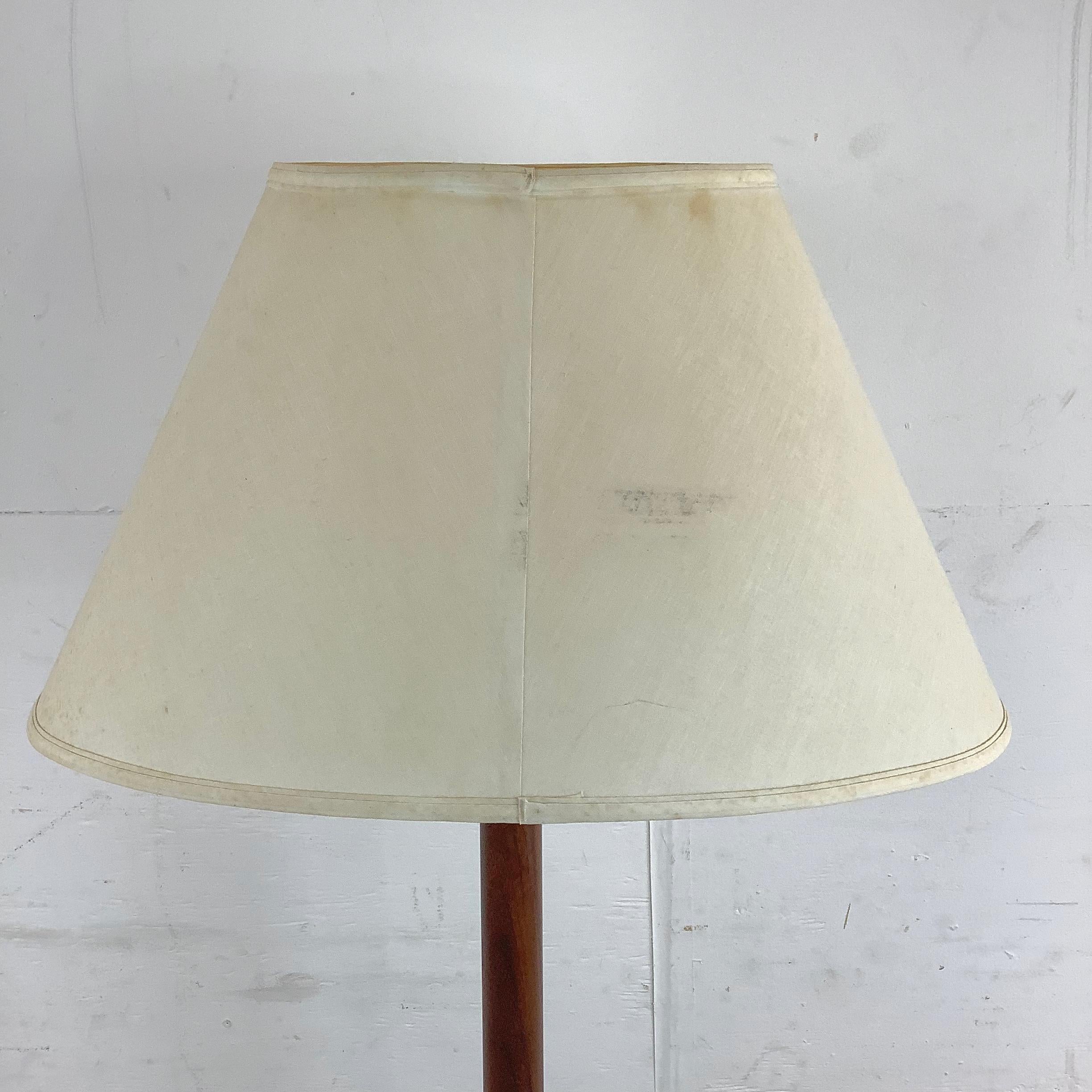 Illuminate your home with timeless elegance and sophistication with this stunning mid-century modern floor lamp. Designed to blend seamlessly with both contemporary and classic interiors, this floor lamp is the epitome of Danish Modern design and