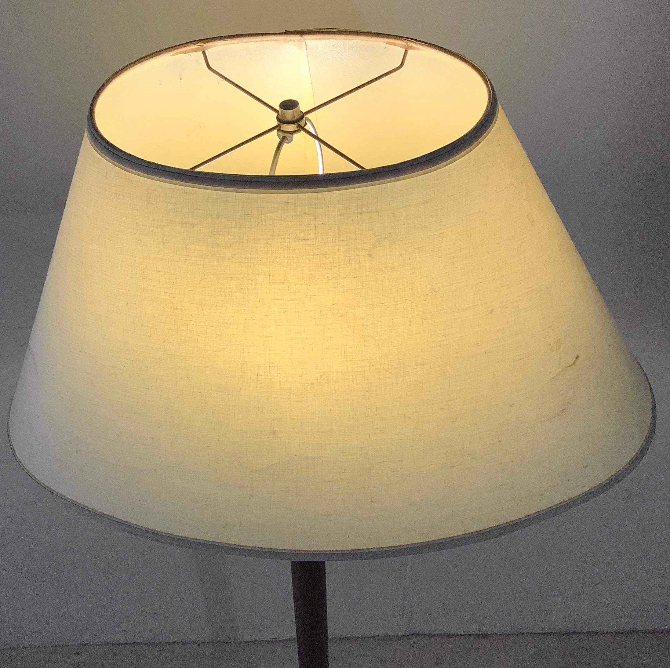 Unknown Mid-Century Modern Floor Lamp With Shade