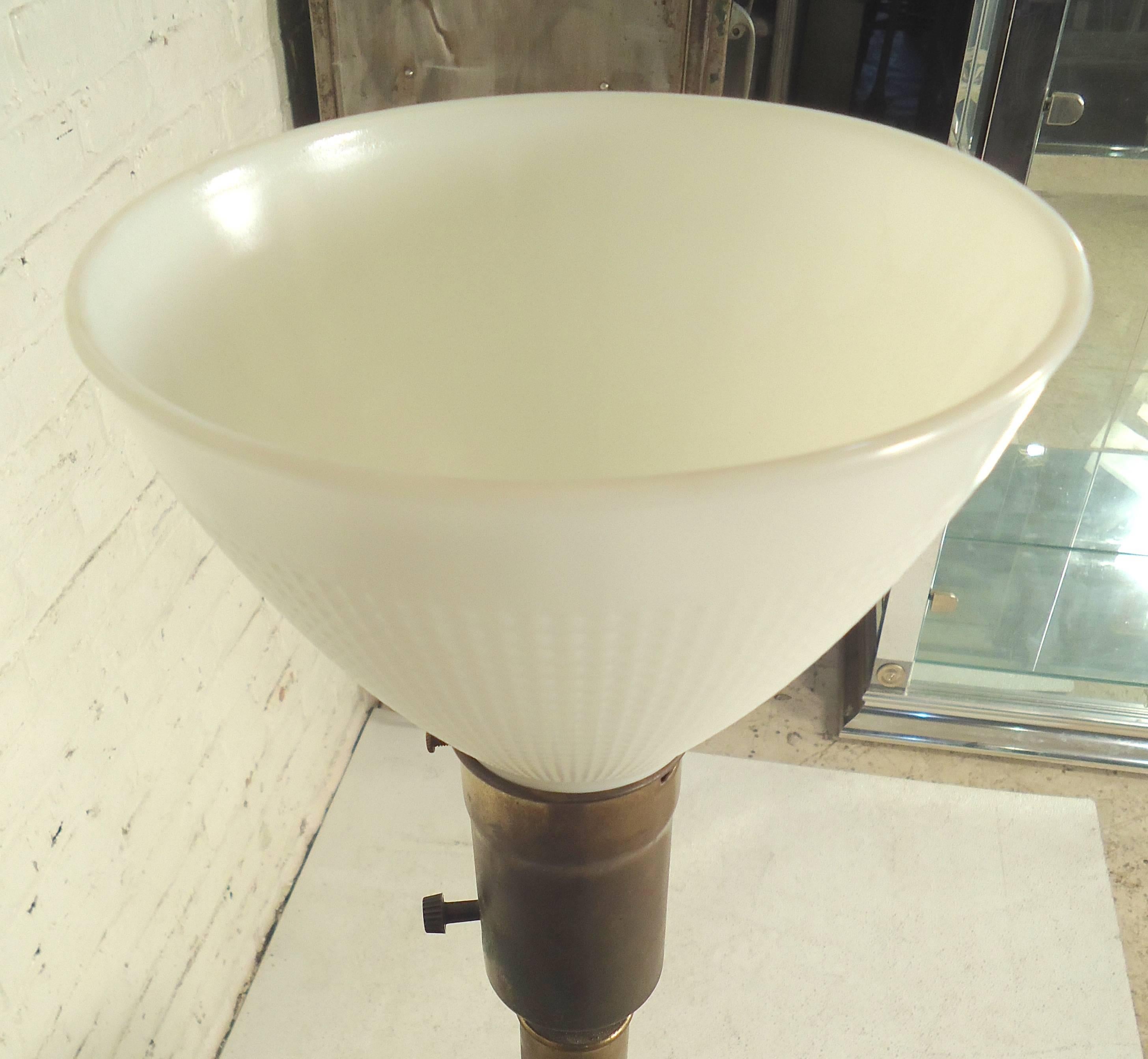 Mid-Century Modern Floor Lamp with Table In Good Condition In Brooklyn, NY