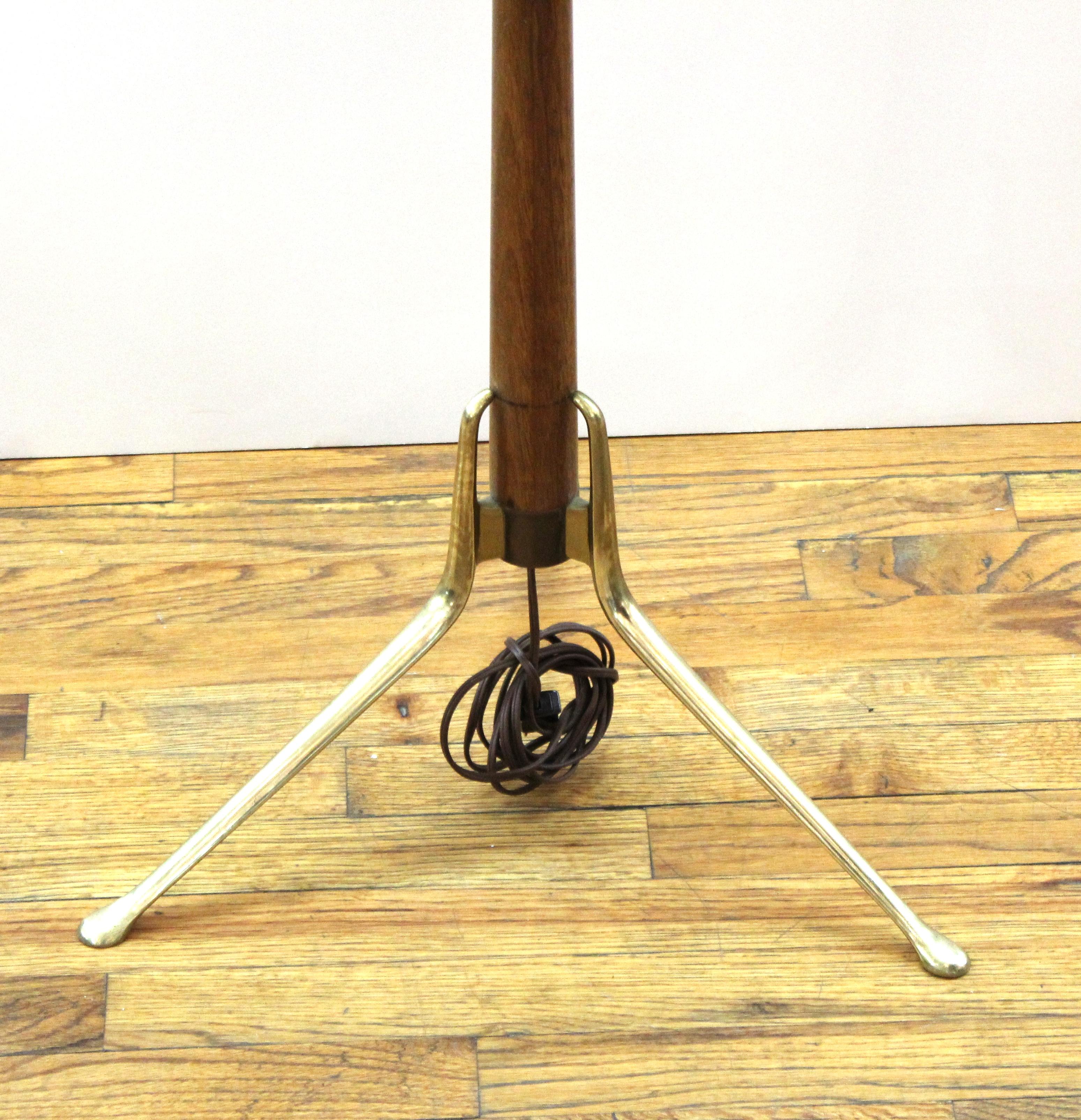 Mid-Century Modern Floor Lamp with Tripod Base In Good Condition In New York, NY