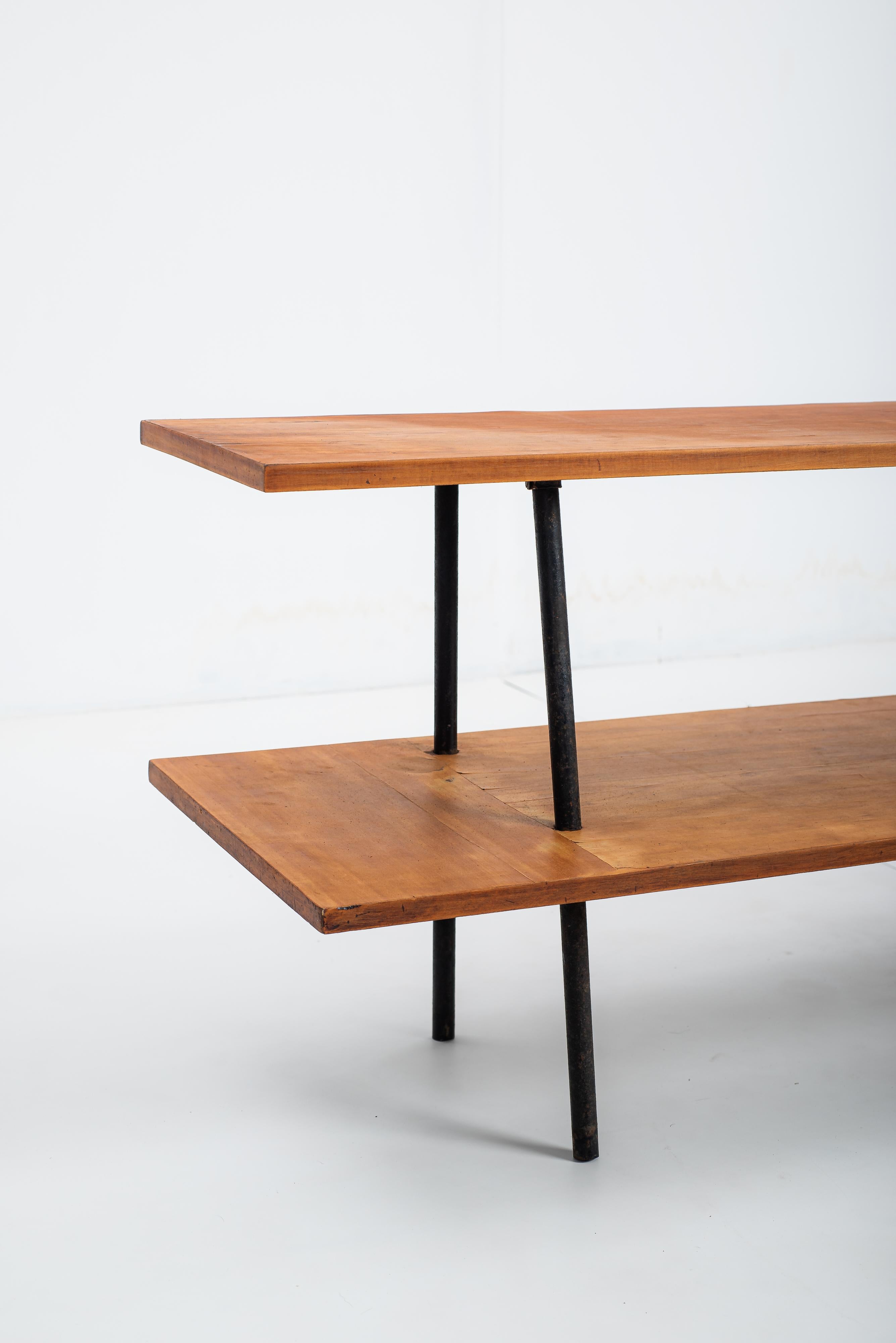 Modernes Bodenregal aus der Mitte des Jahrhunderts von brasilianischem Designer, Brasilien, 1960er Jahre (Metallarbeit) im Angebot