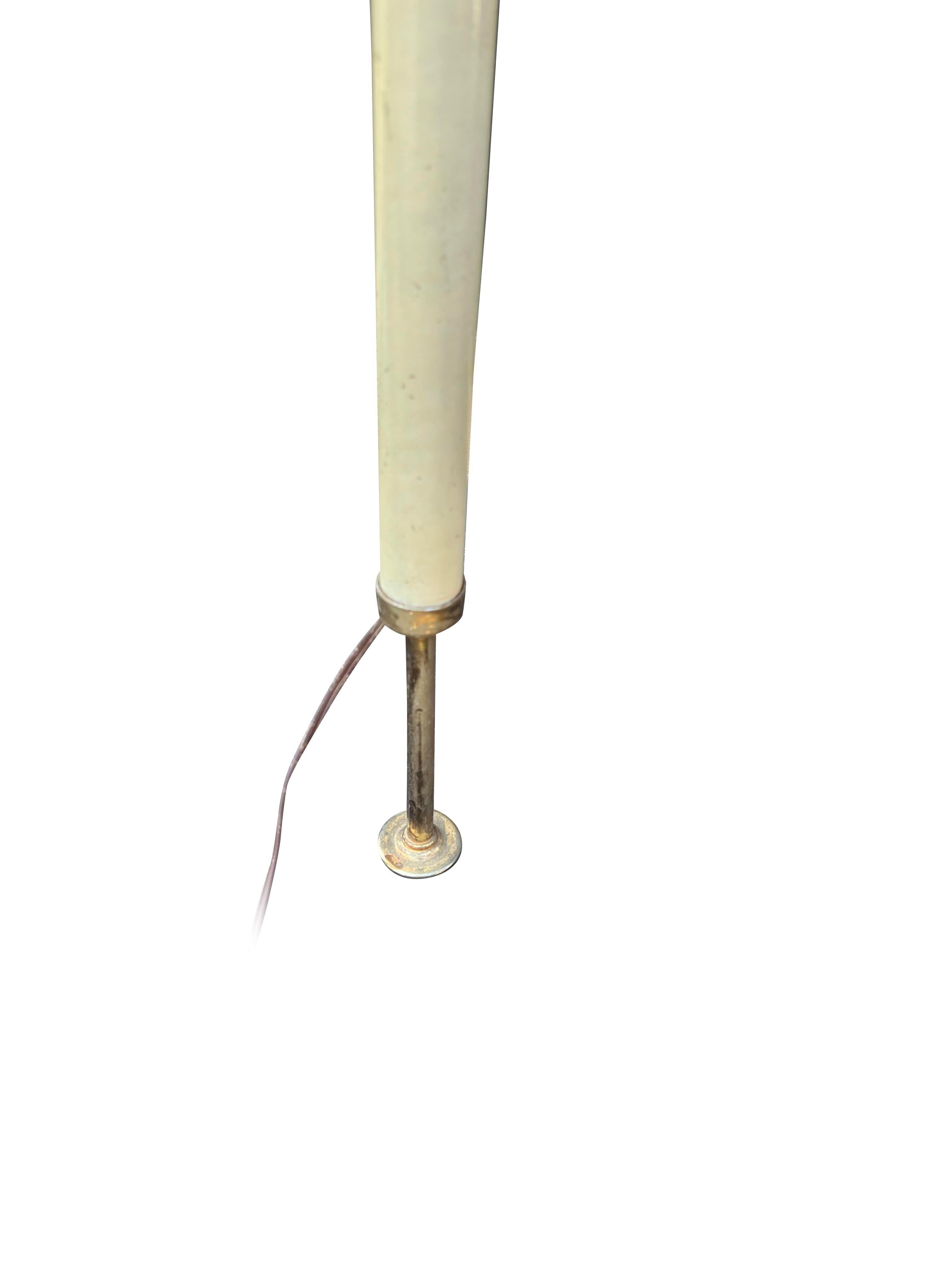 Mid Century Modern Floor to Ceiling Pole Lamp 3 Adjustable Heads in Cream In Good Condition In Saddle River, NJ
